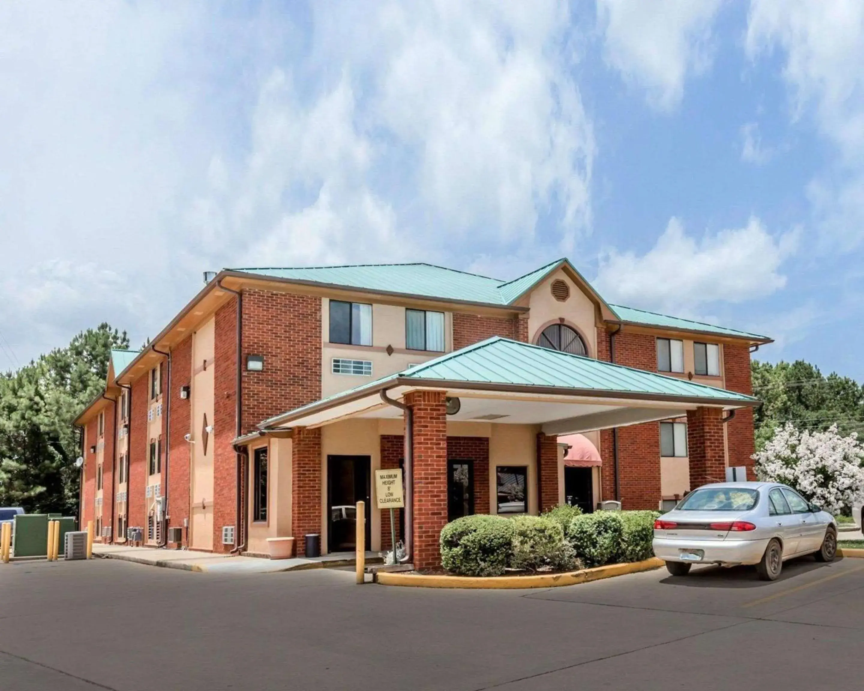 Property building in Quality Inn Pell City I-20 exit 158 Property building in Quality Inn Pell City I-20 exit 158