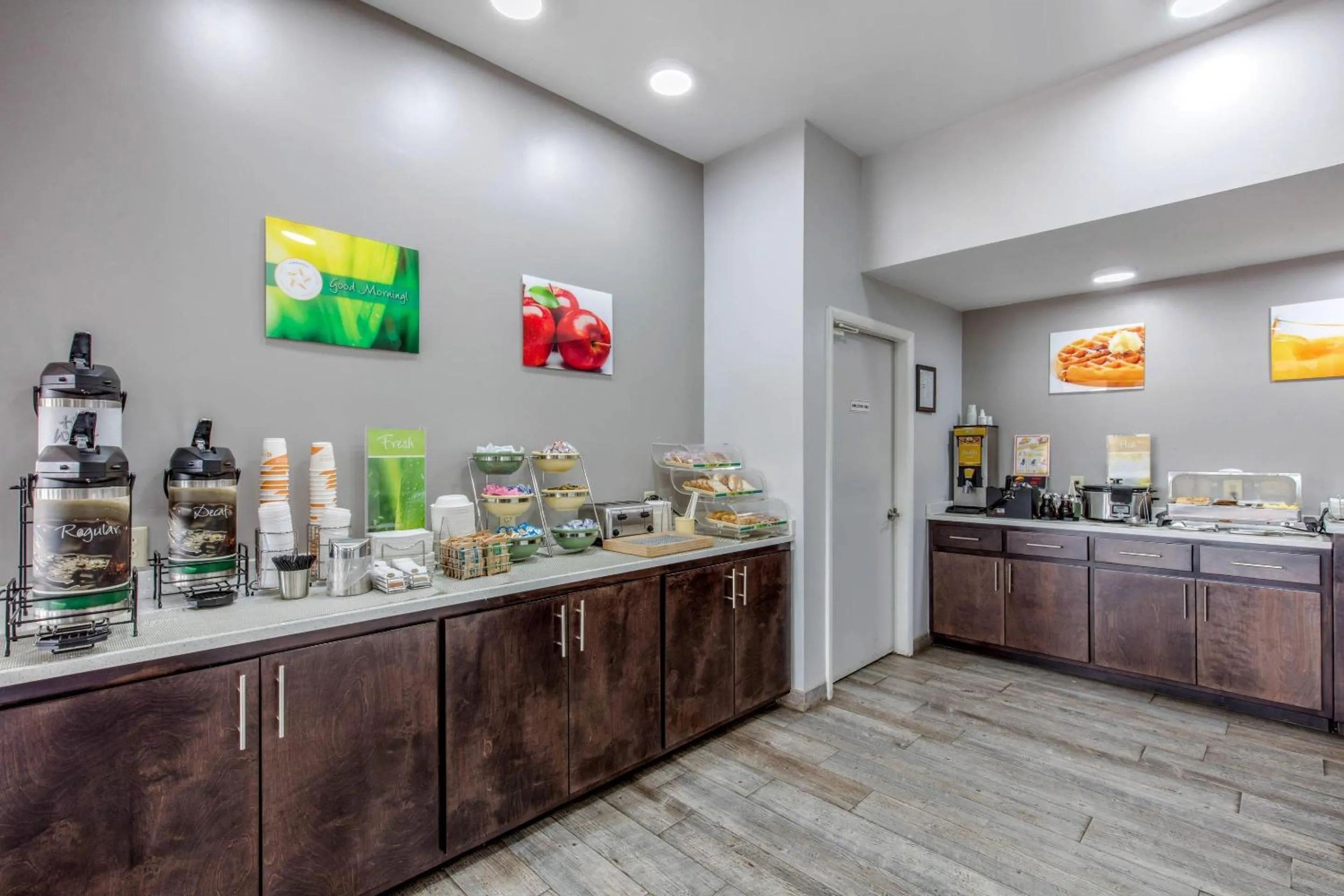 Breakfast in Quality Inn Athens I-65 - Huntsville Area West