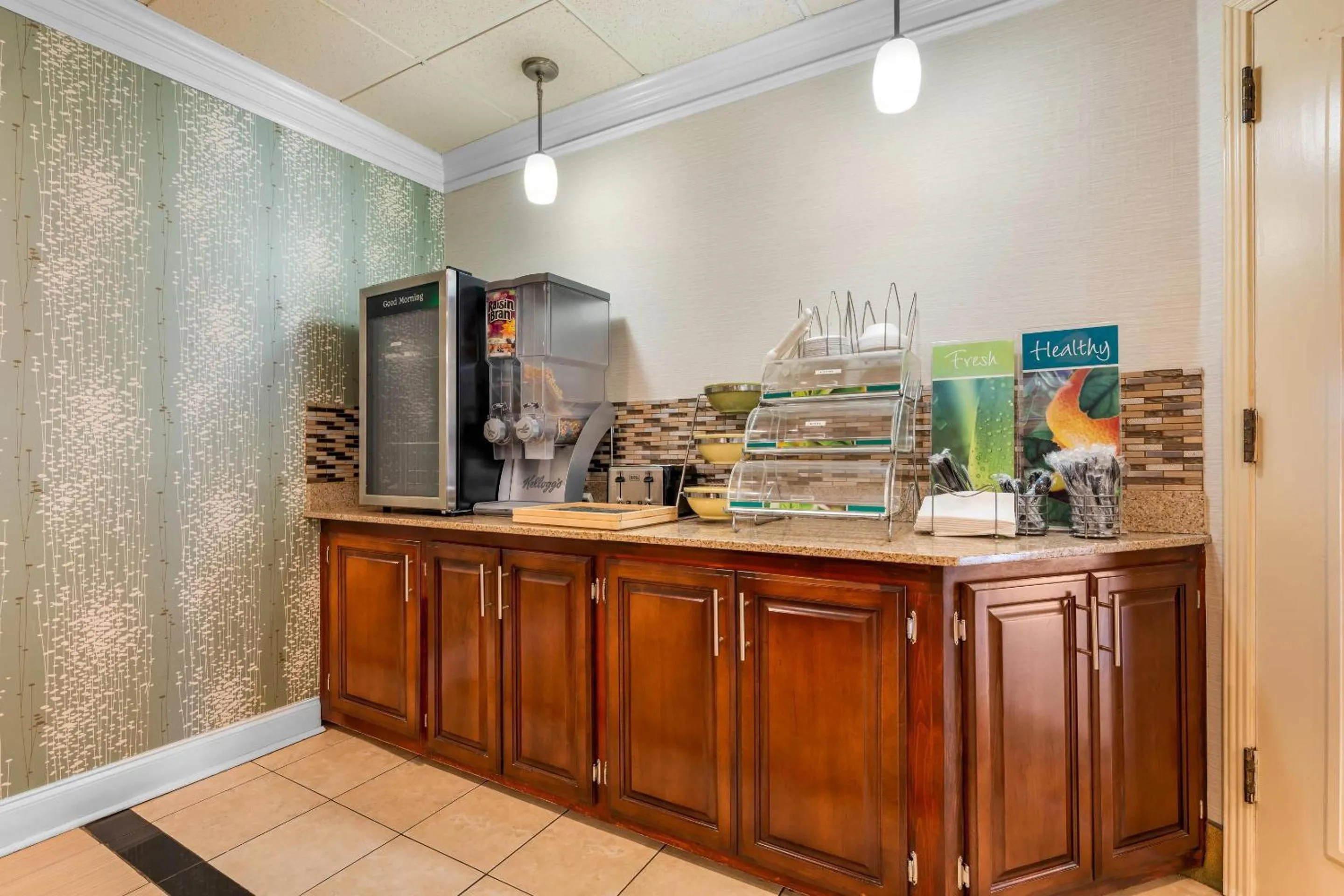 Breakfast in Quality Inn Alexander City