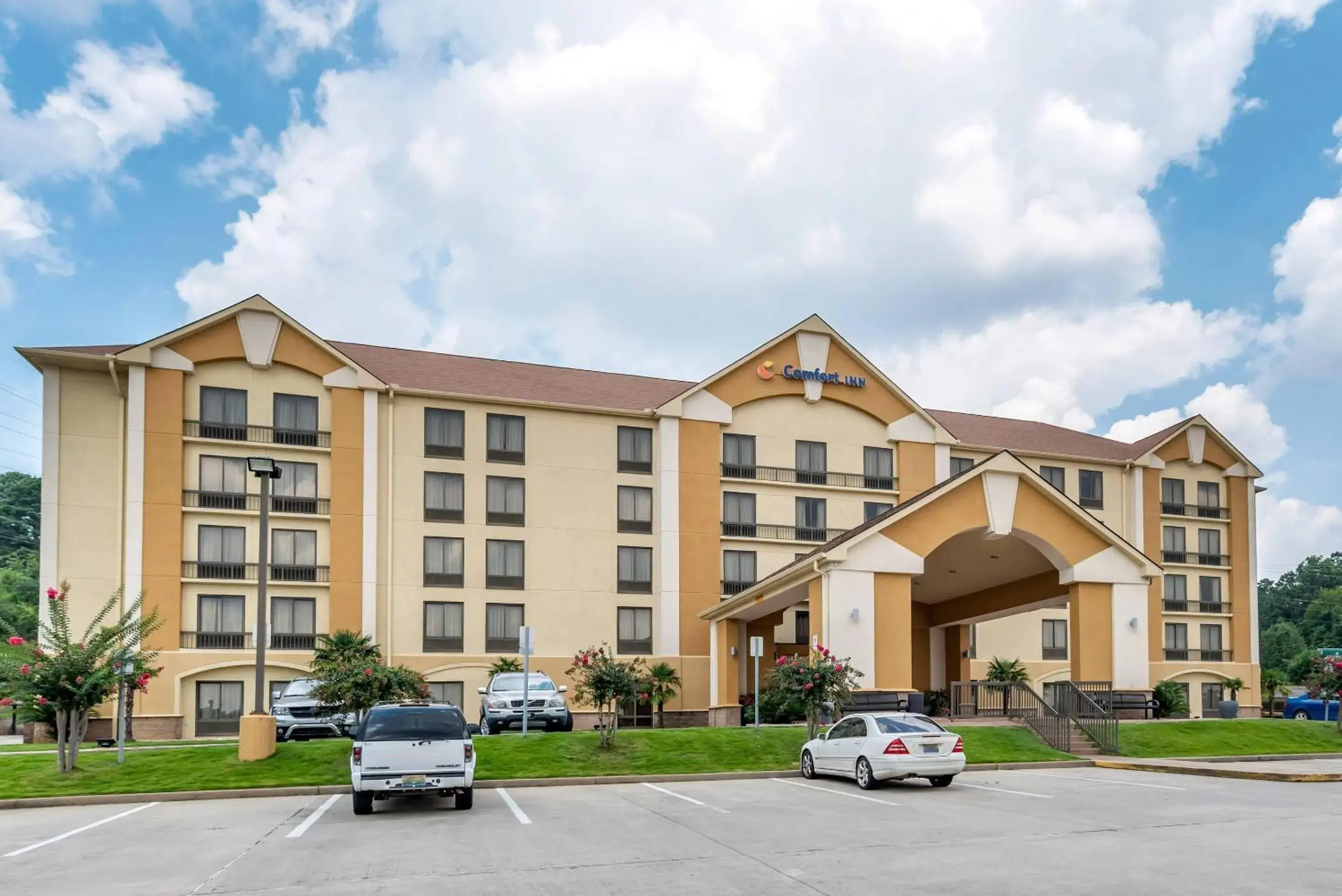 Property building in Comfort Inn Birmingham Homewood Property building in Comfort Inn Birmingham Homewood