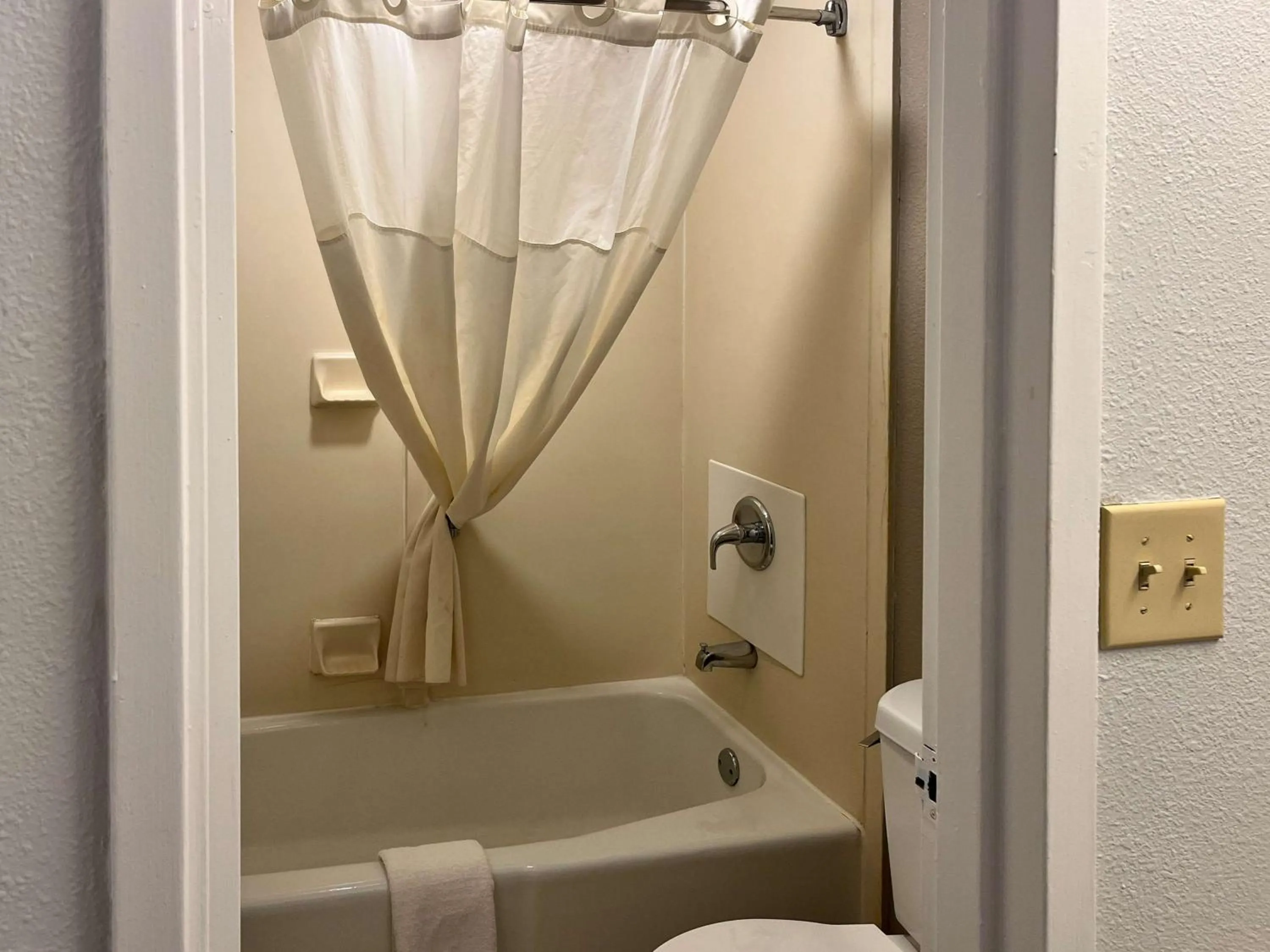 Bathroom in Motel 6 Montgomery, AL - Eastern Blvd.