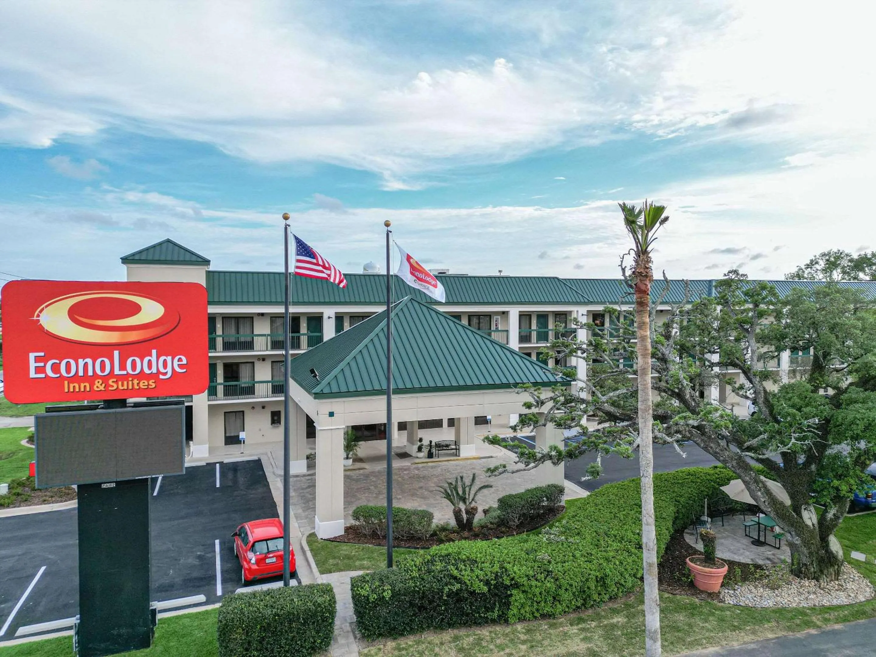 Property building in Econo Lodge Inn & Suites Foley-North Gulf Shores