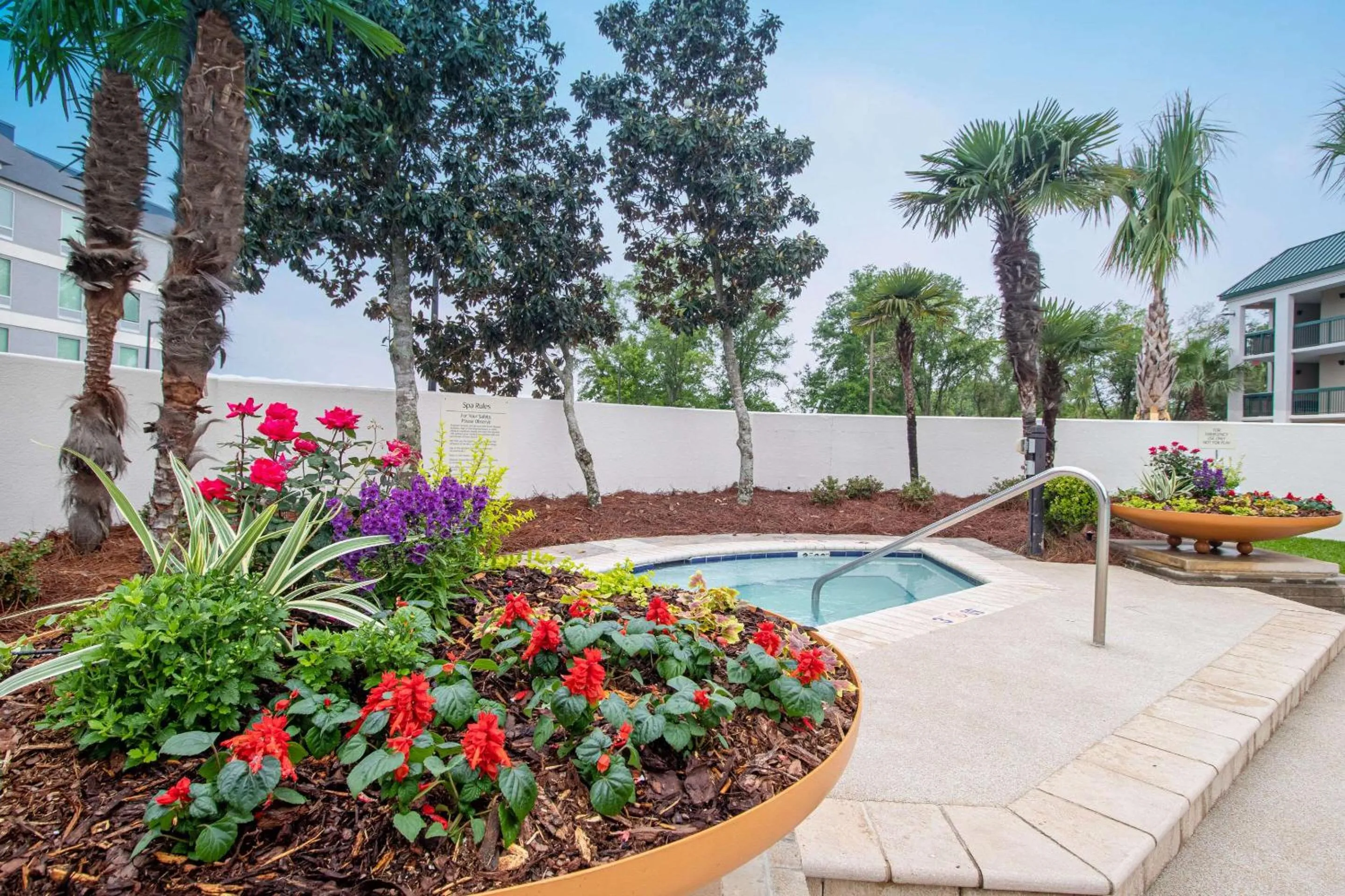 Swimming pool in Econo Lodge Inn & Suites Foley-North Gulf Shores