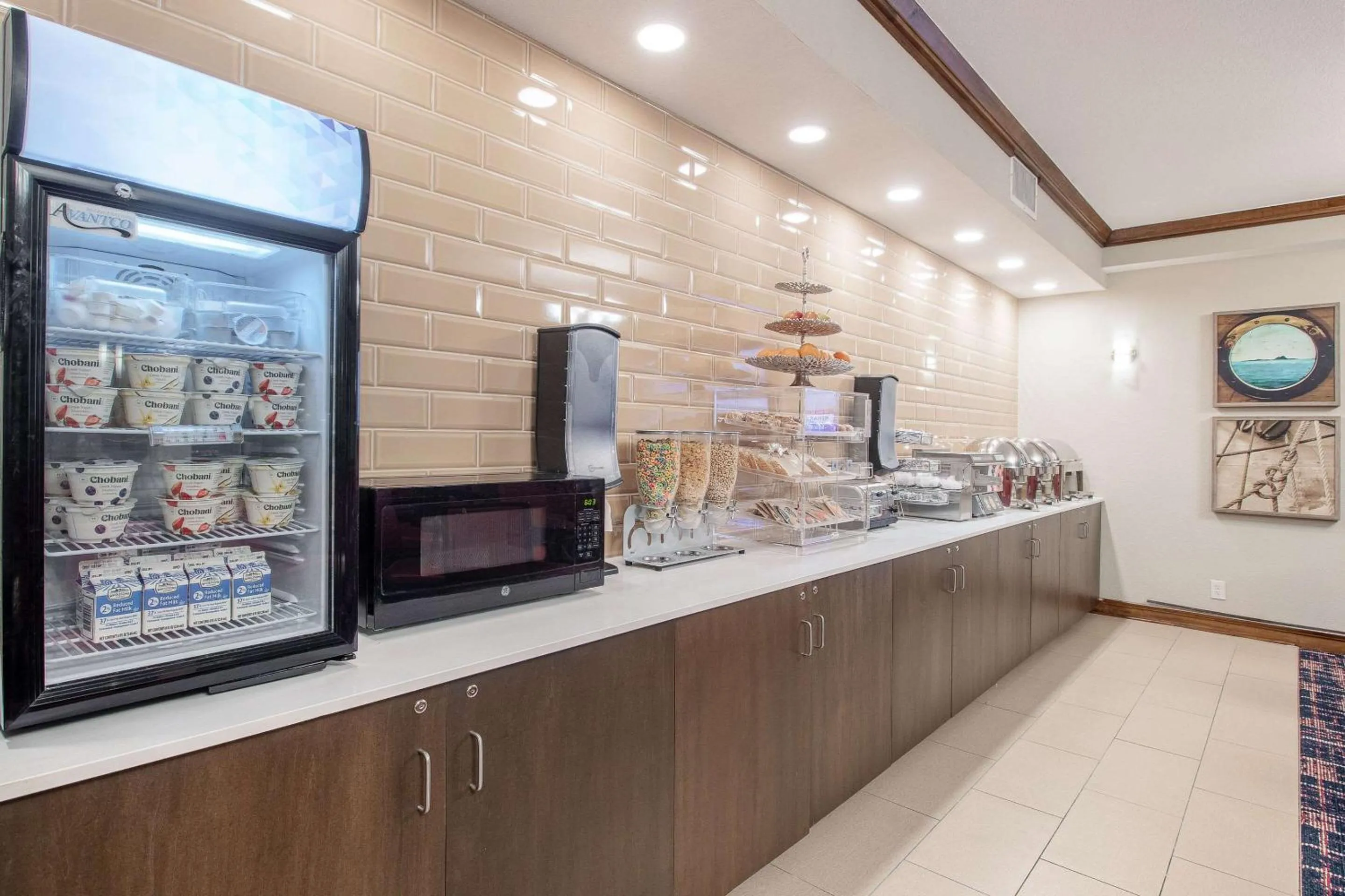 Breakfast in Econo Lodge Inn & Suites Foley-North Gulf Shores