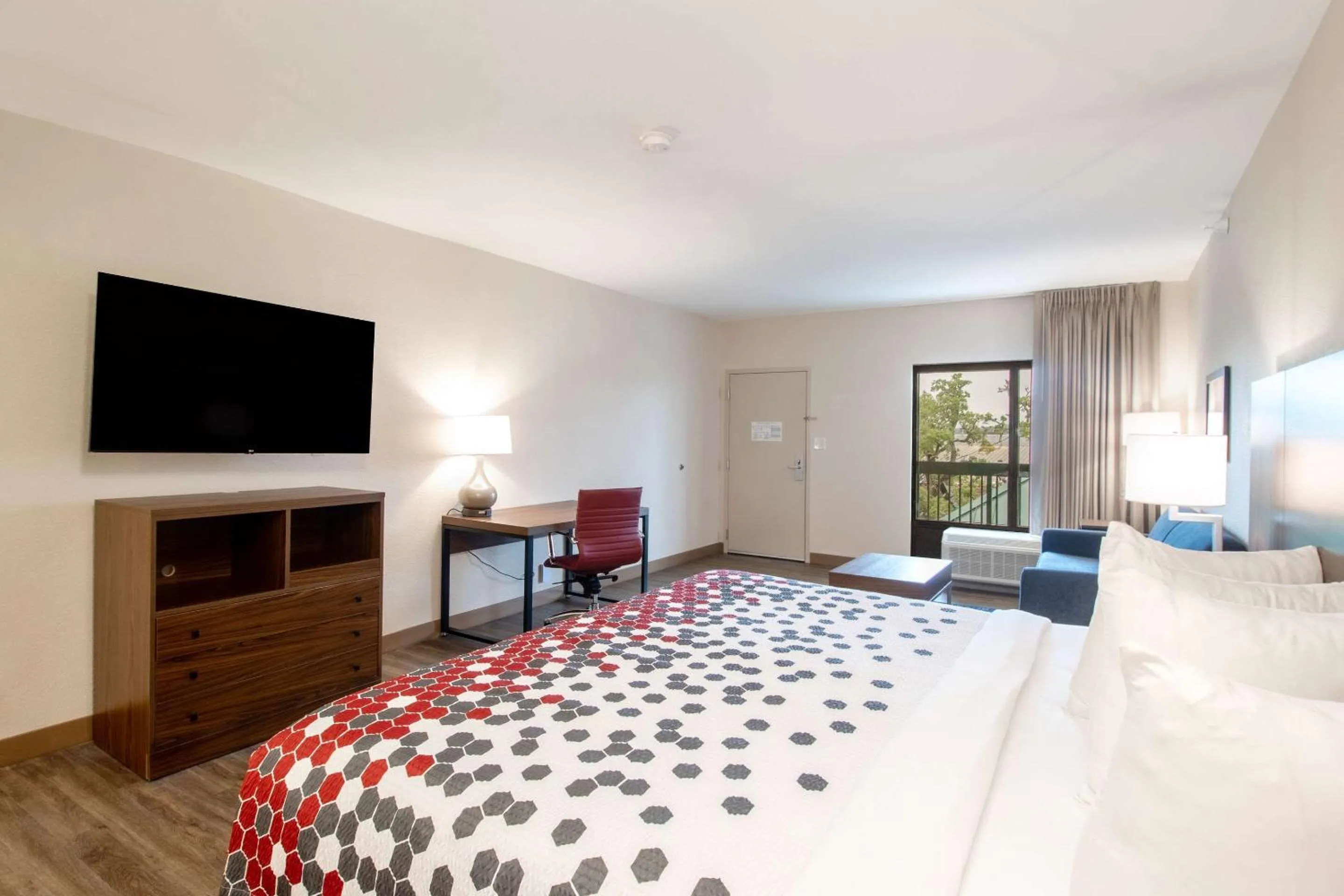 Bedroom, Bed in Econo Lodge Inn & Suites Foley-North Gulf Shores