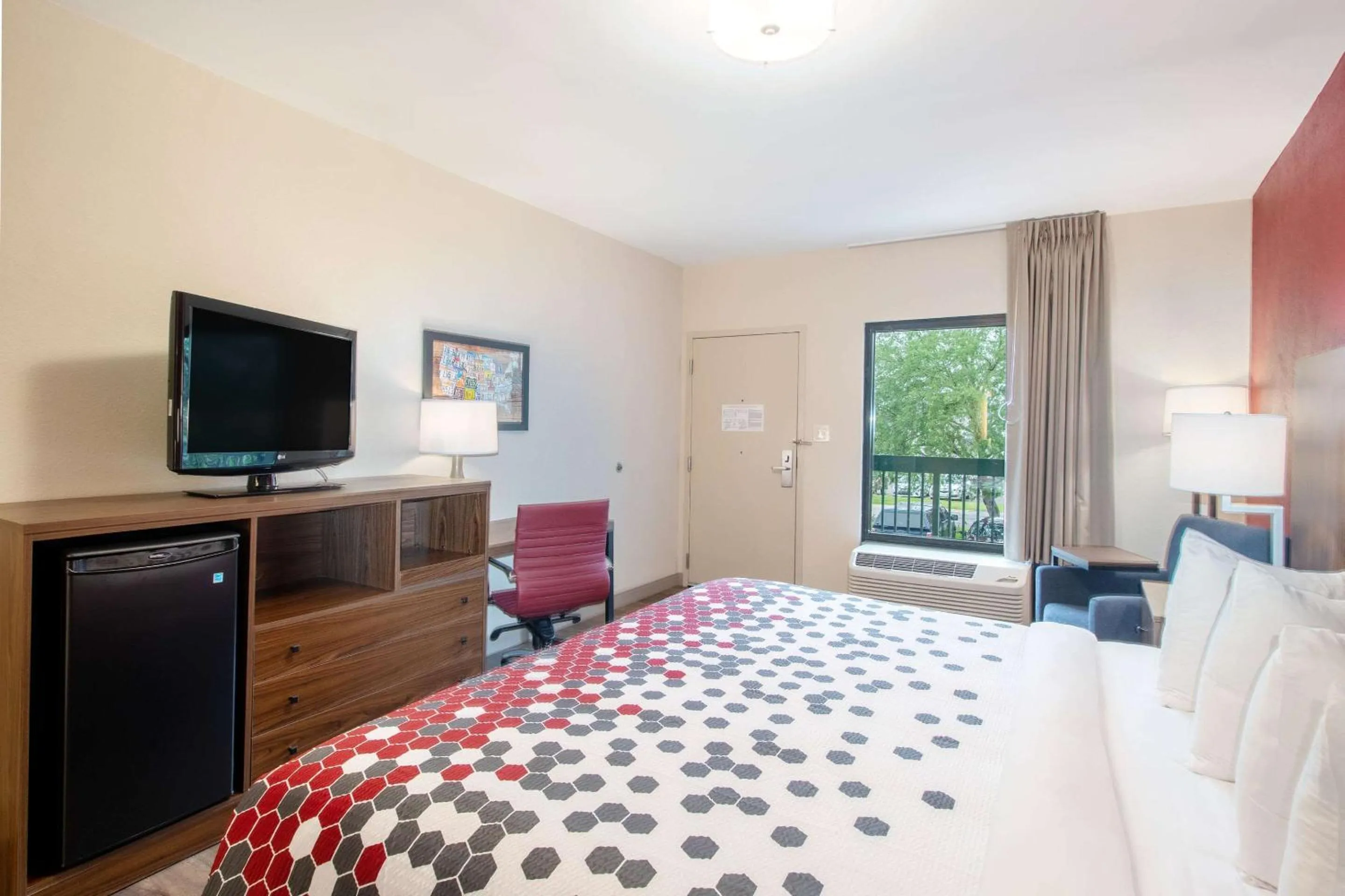 Bedroom, Bed in Econo Lodge Inn & Suites Foley-North Gulf Shores