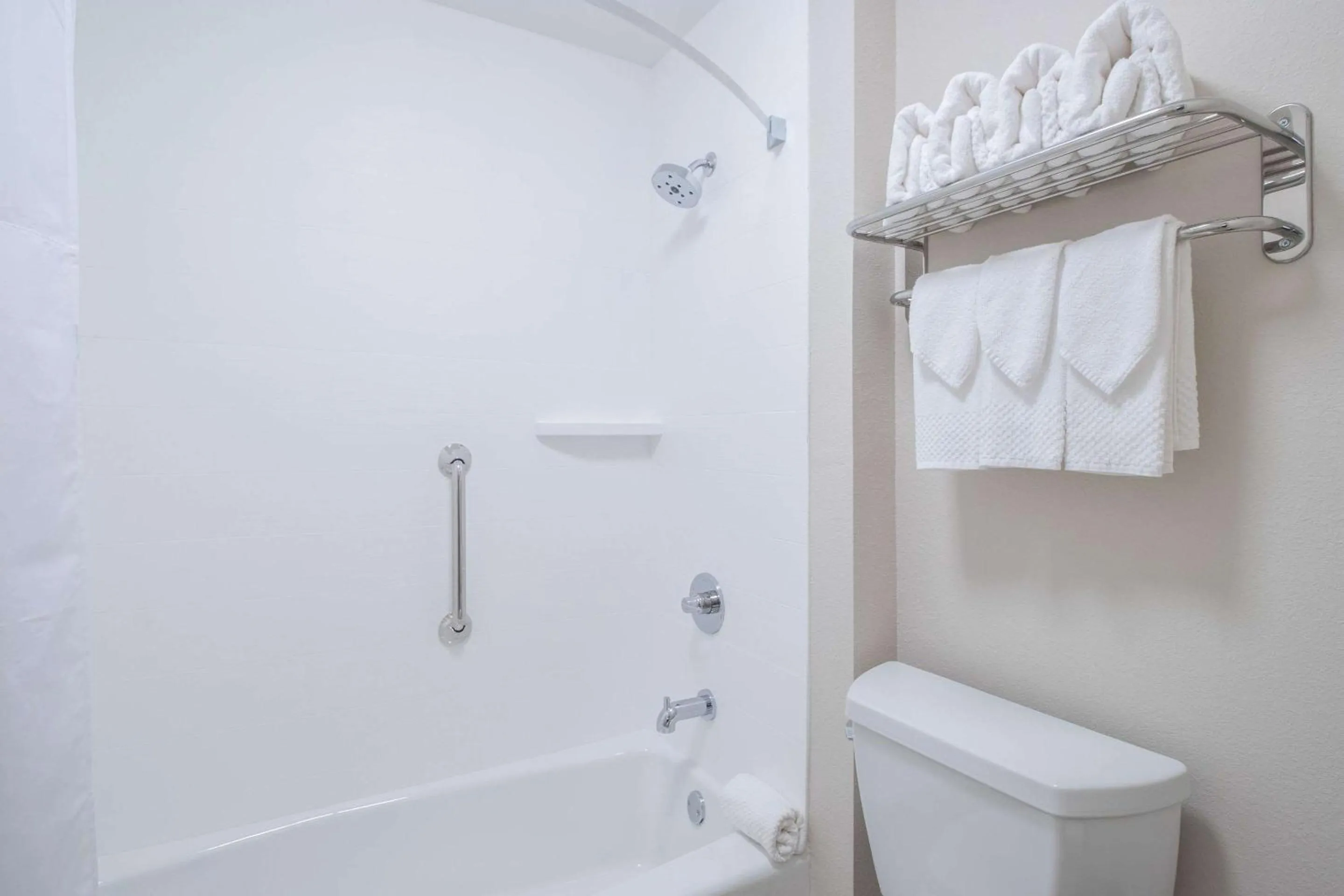 Bedroom in Econo Lodge Inn & Suites Foley-North Gulf Shores