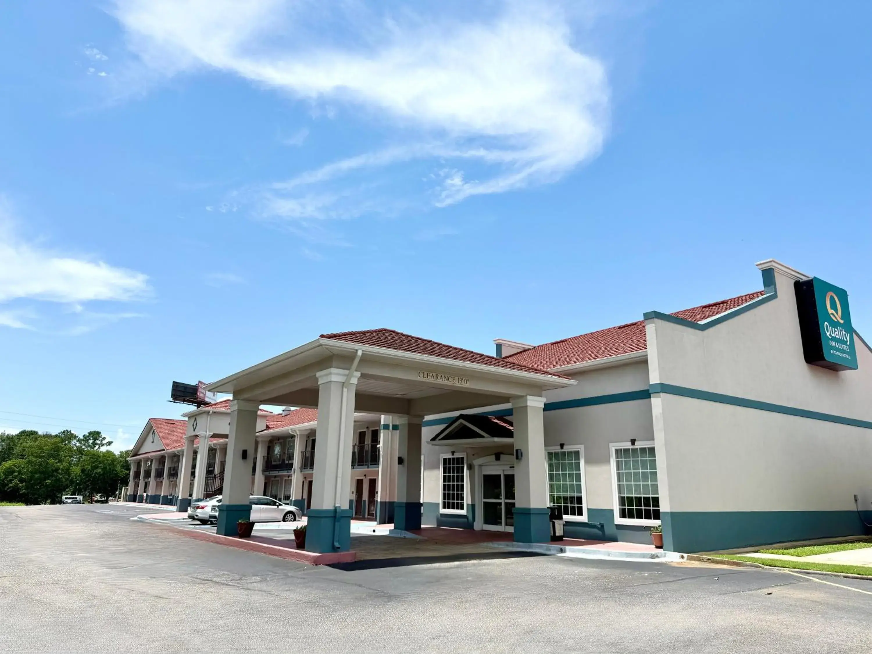 Property building in Quality Inn & Suites Greenville I-65 Property building in Quality Inn & Suites Greenville I-65