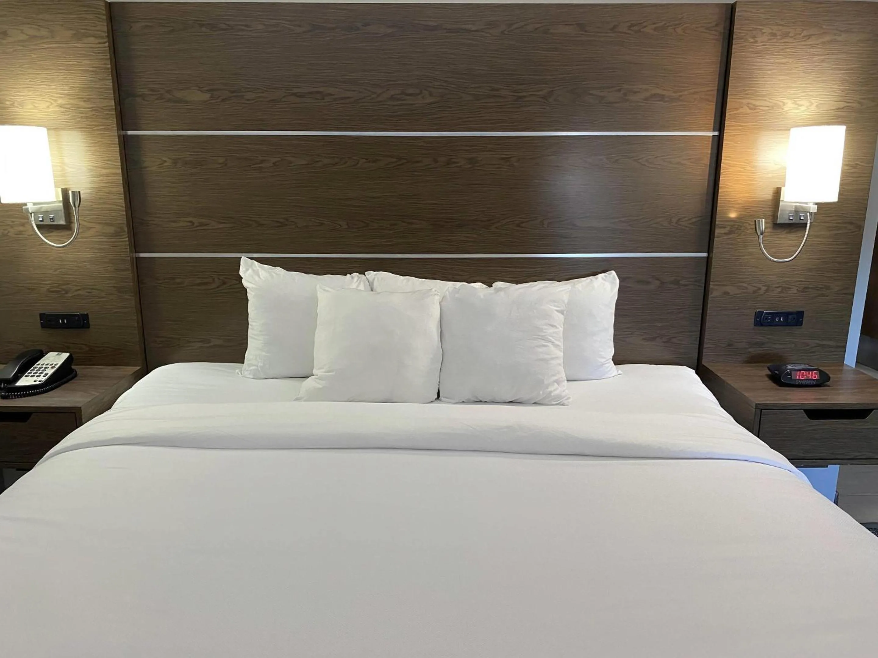 Bedroom, Bed in Comfort Inn & Suites Near Lake Guntersville