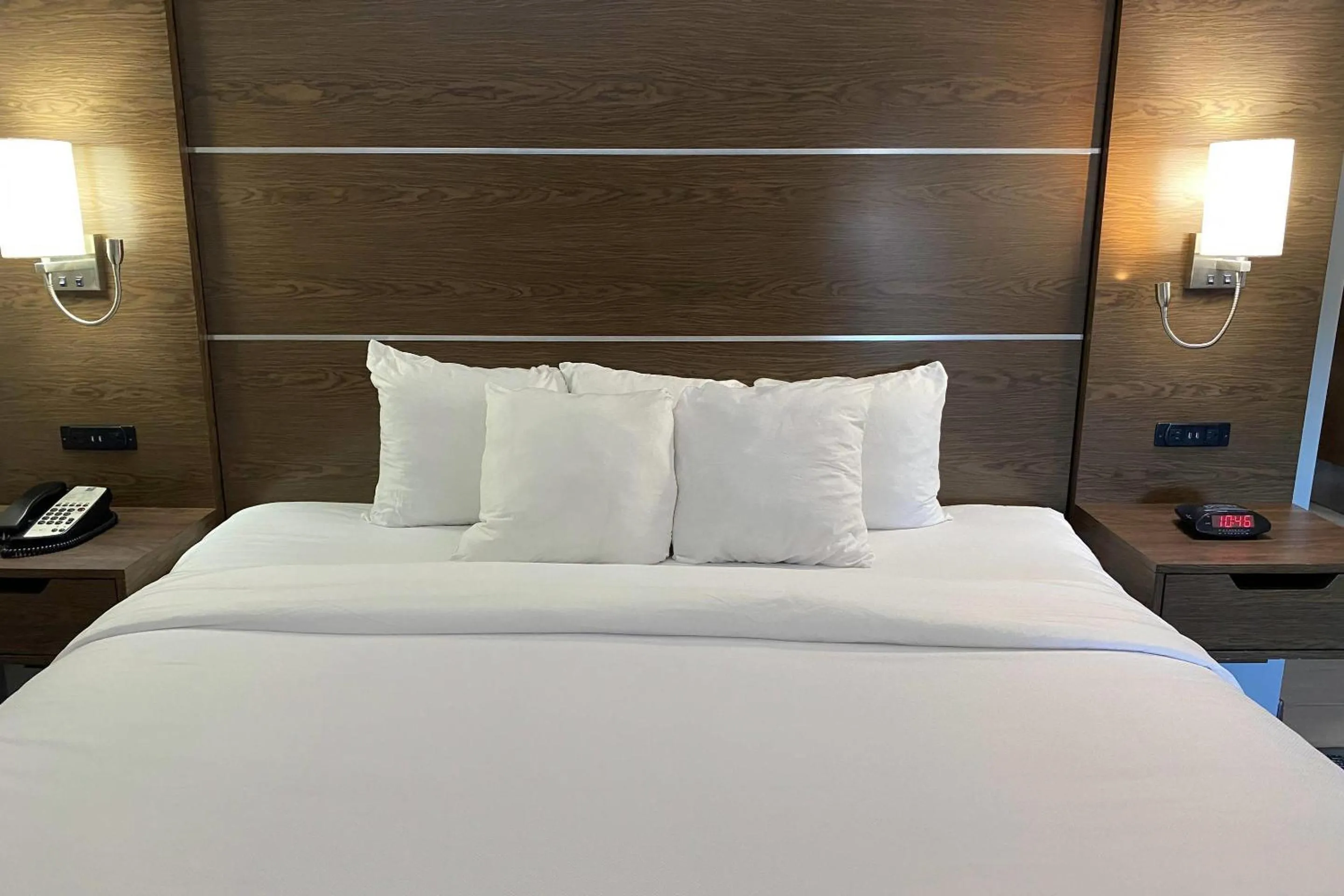 Bedroom, Bed in Comfort Inn & Suites Near Lake Guntersville