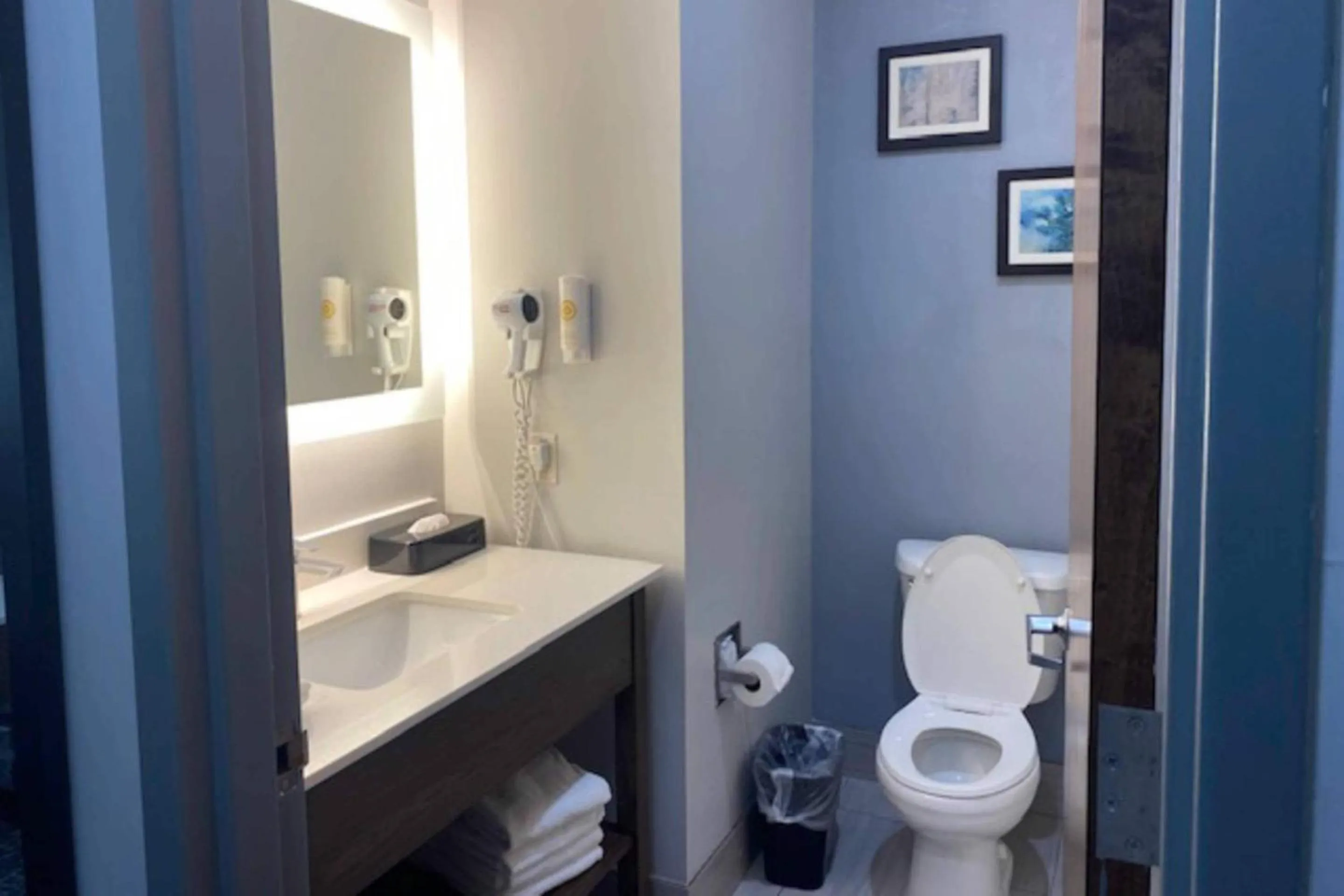 Bedroom in Comfort Inn & Suites Near Lake Guntersville