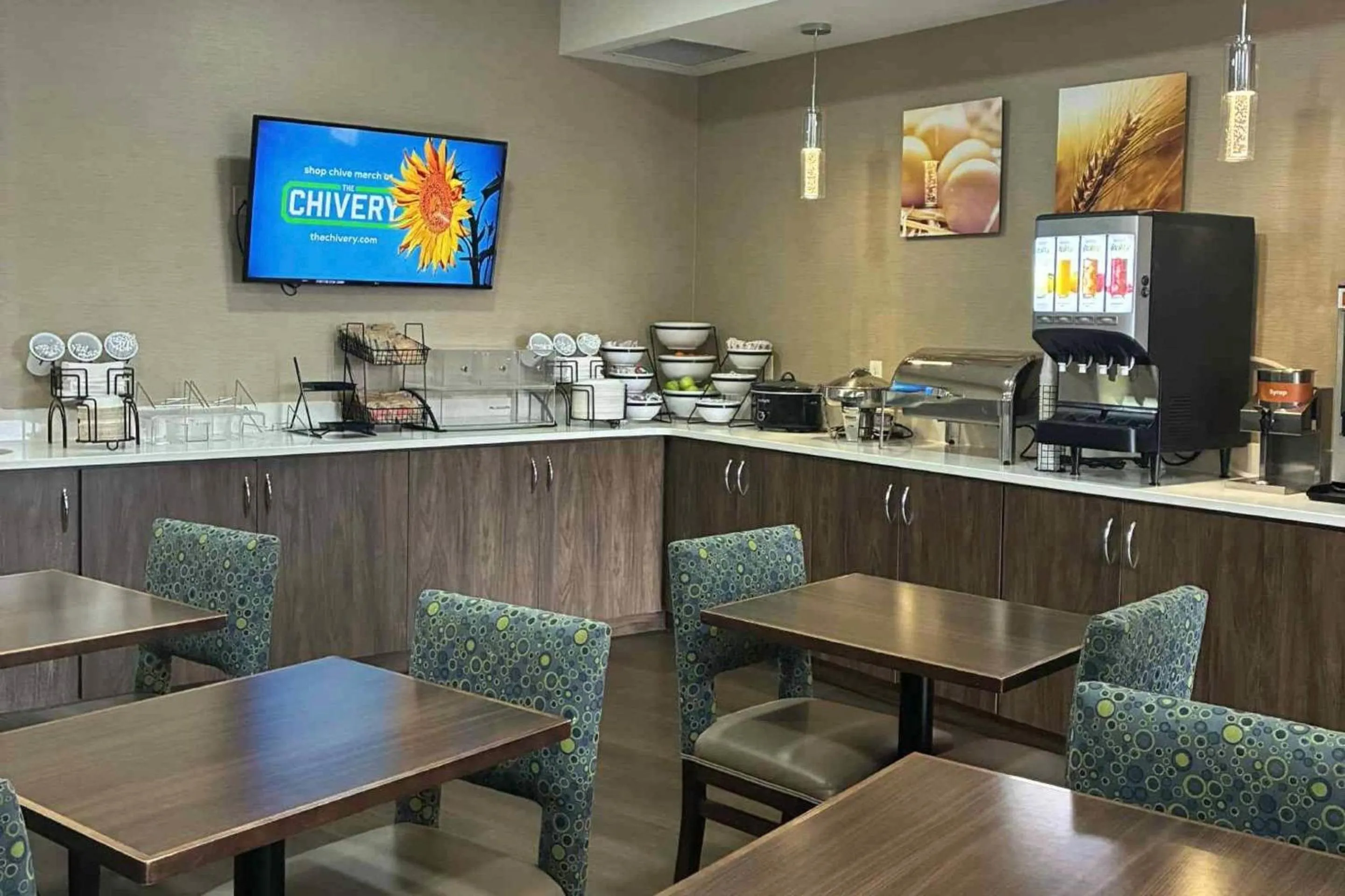 Breakfast in Comfort Inn & Suites Near Lake Guntersville