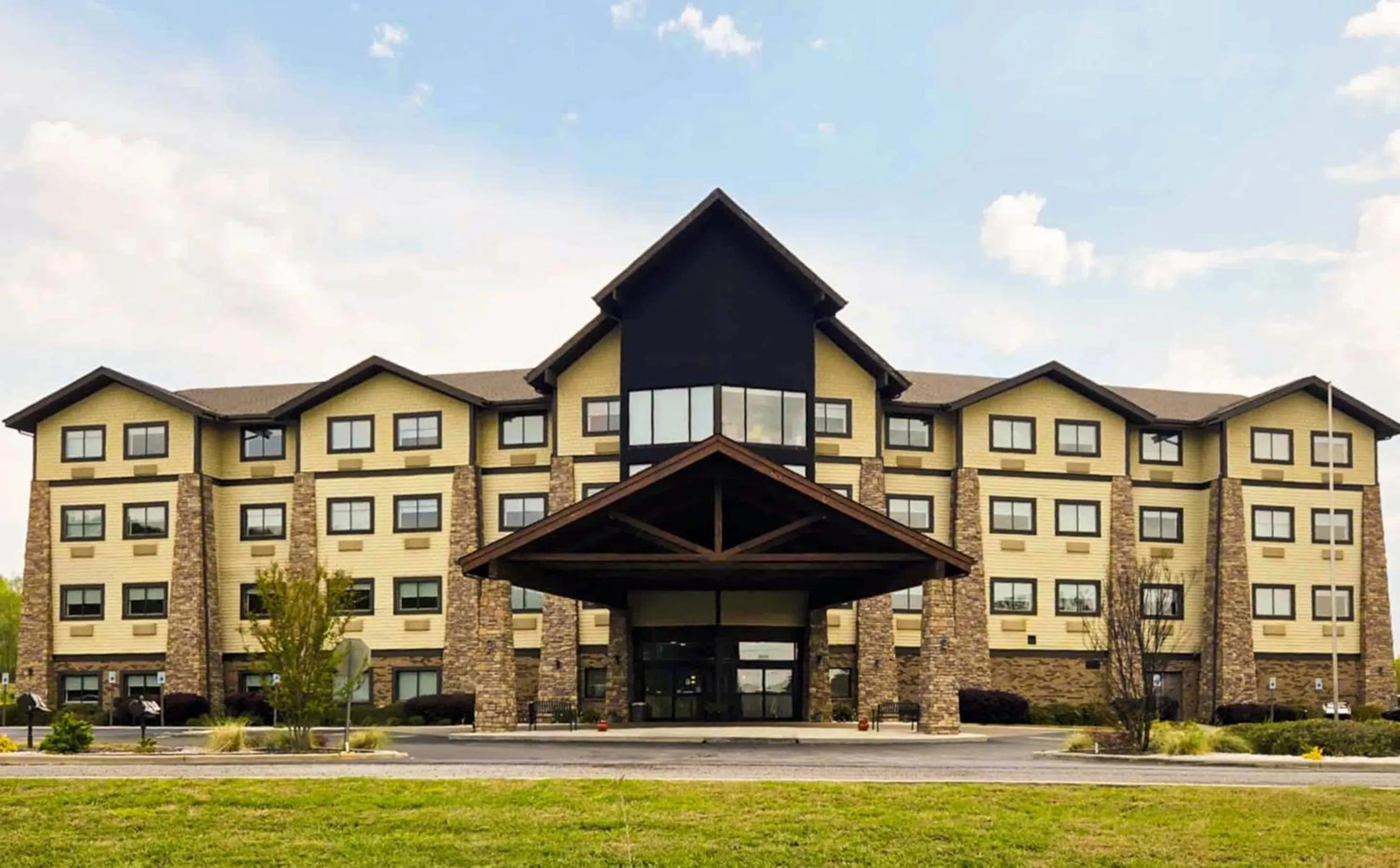 Property building in Comfort Inn & Suites Near Lake Guntersville