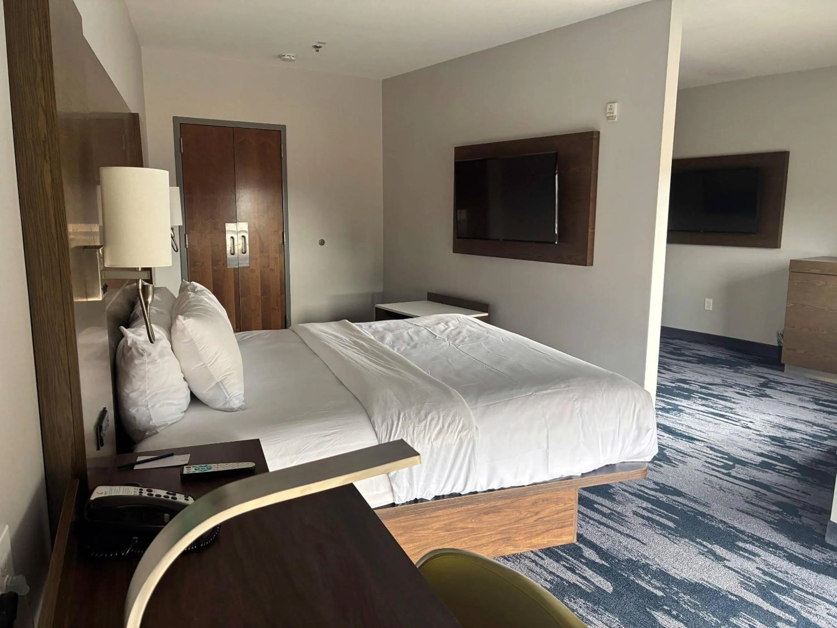 Bedroom, Bed in Comfort Inn & Suites Near Lake Guntersville