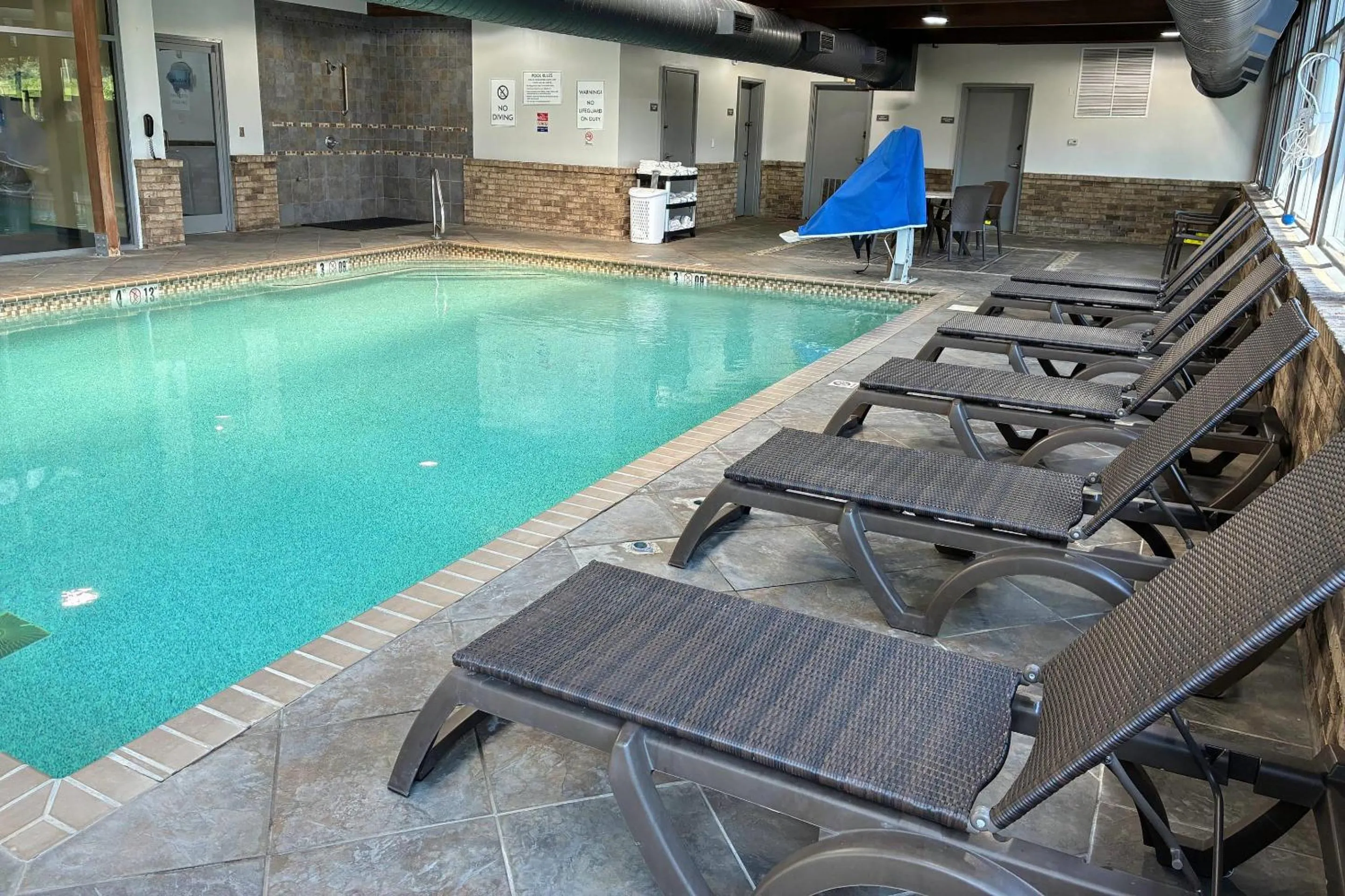 Swimming pool in Comfort Inn & Suites Near Lake Guntersville