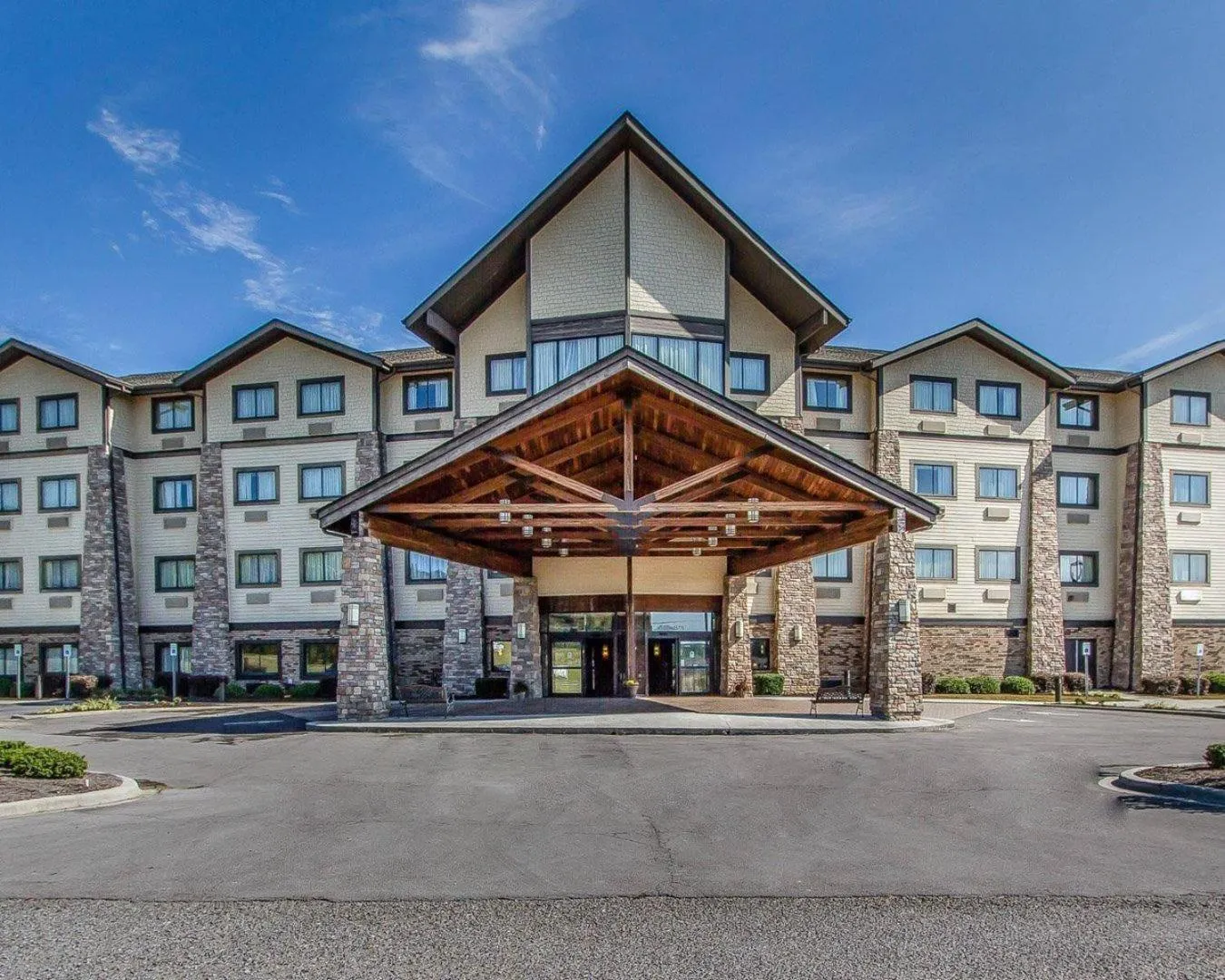 Property building in Comfort Inn & Suites Near Lake Guntersville
