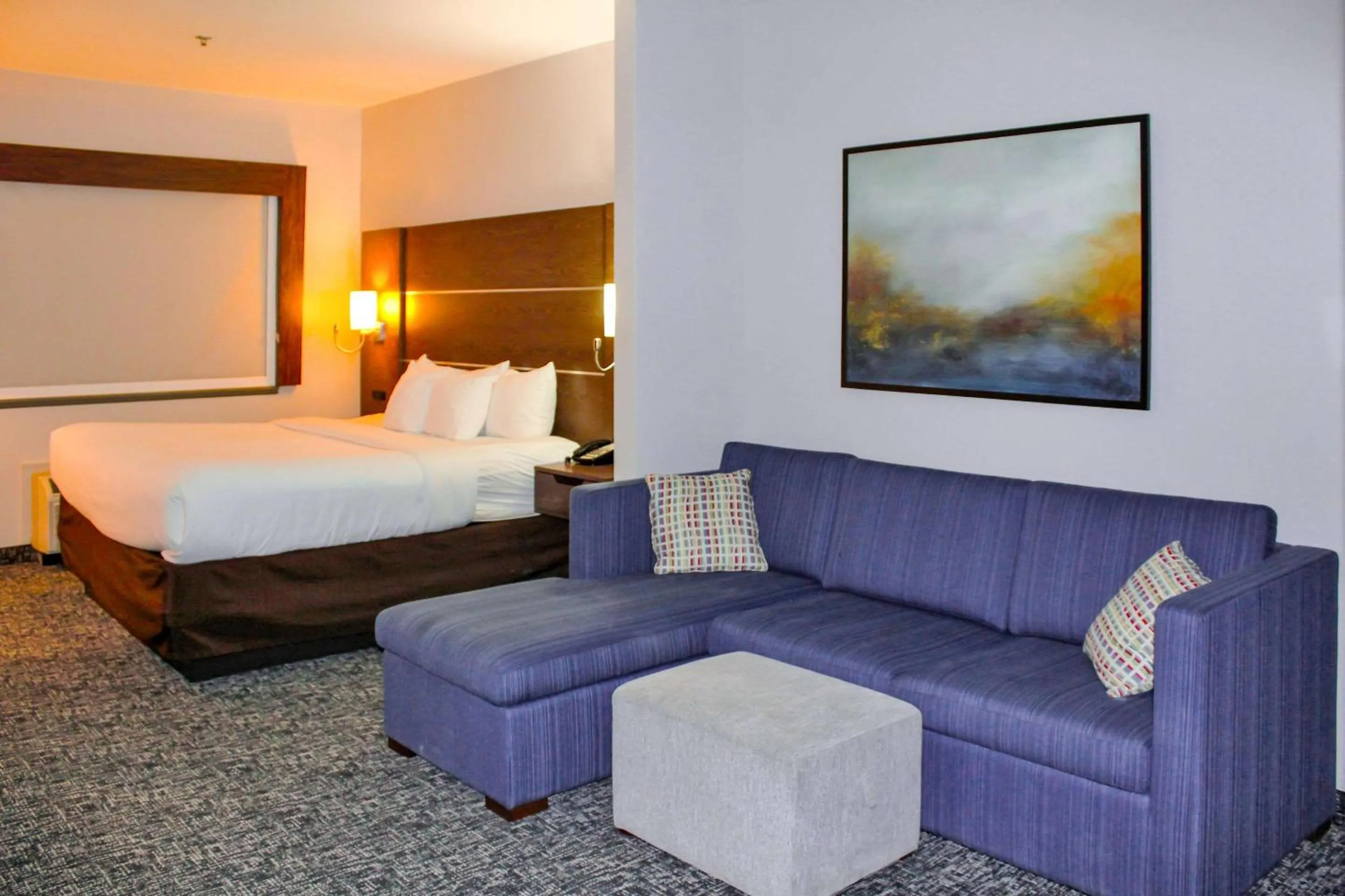 Bedroom, Bed in Comfort Inn & Suites Near Lake Guntersville