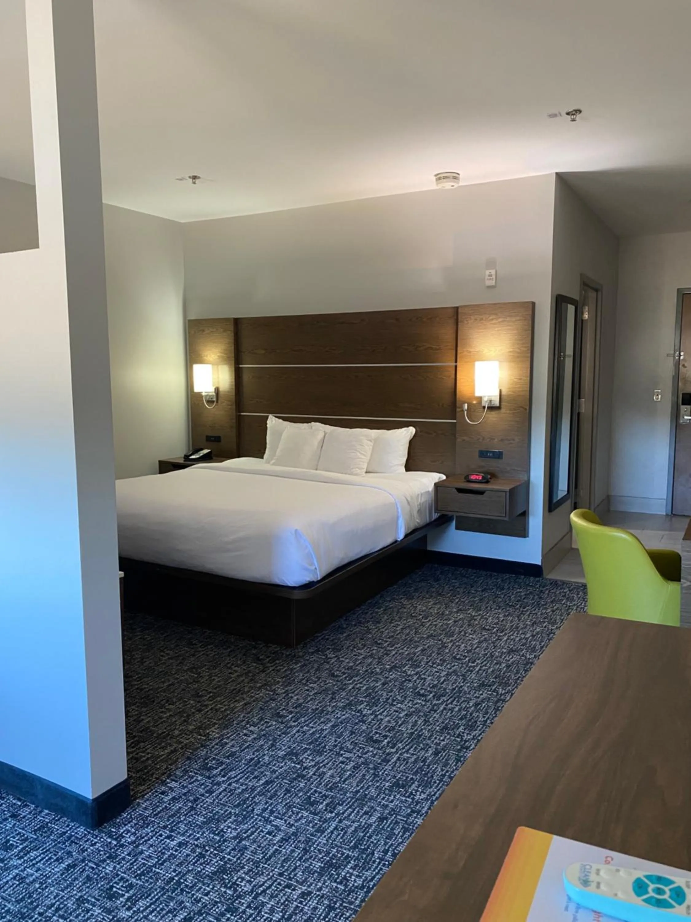 Bed in Comfort Inn & Suites Near Lake Guntersville