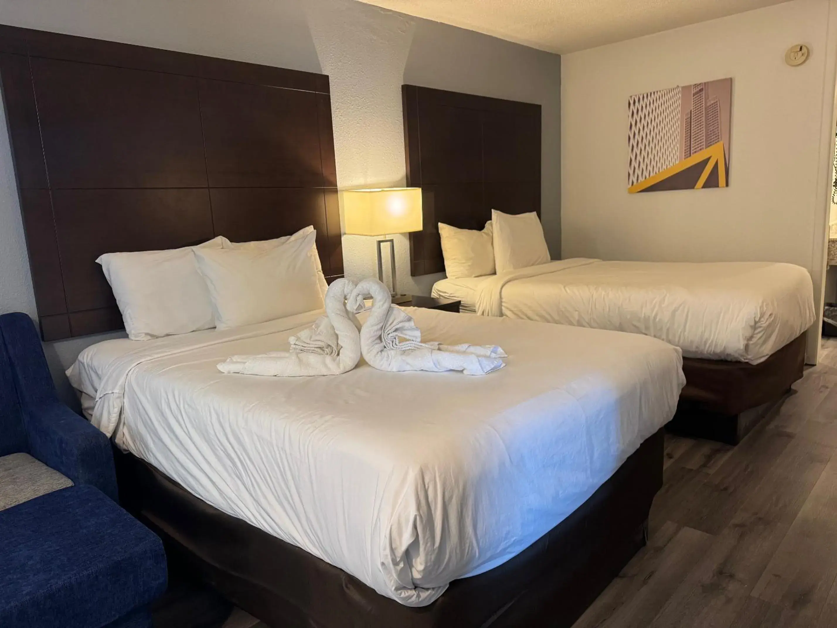 Bed in Clarion Inn & Suites Dothan South Bed in Clarion Inn & Suites Dothan South