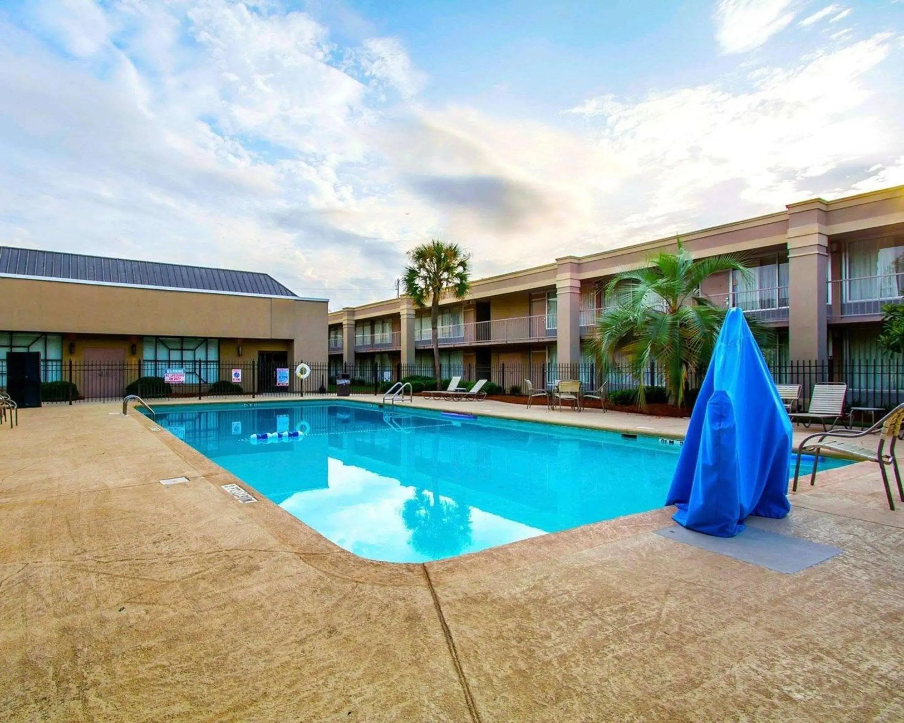 On site, Swimming Pool in Clarion Inn & Suites Dothan South