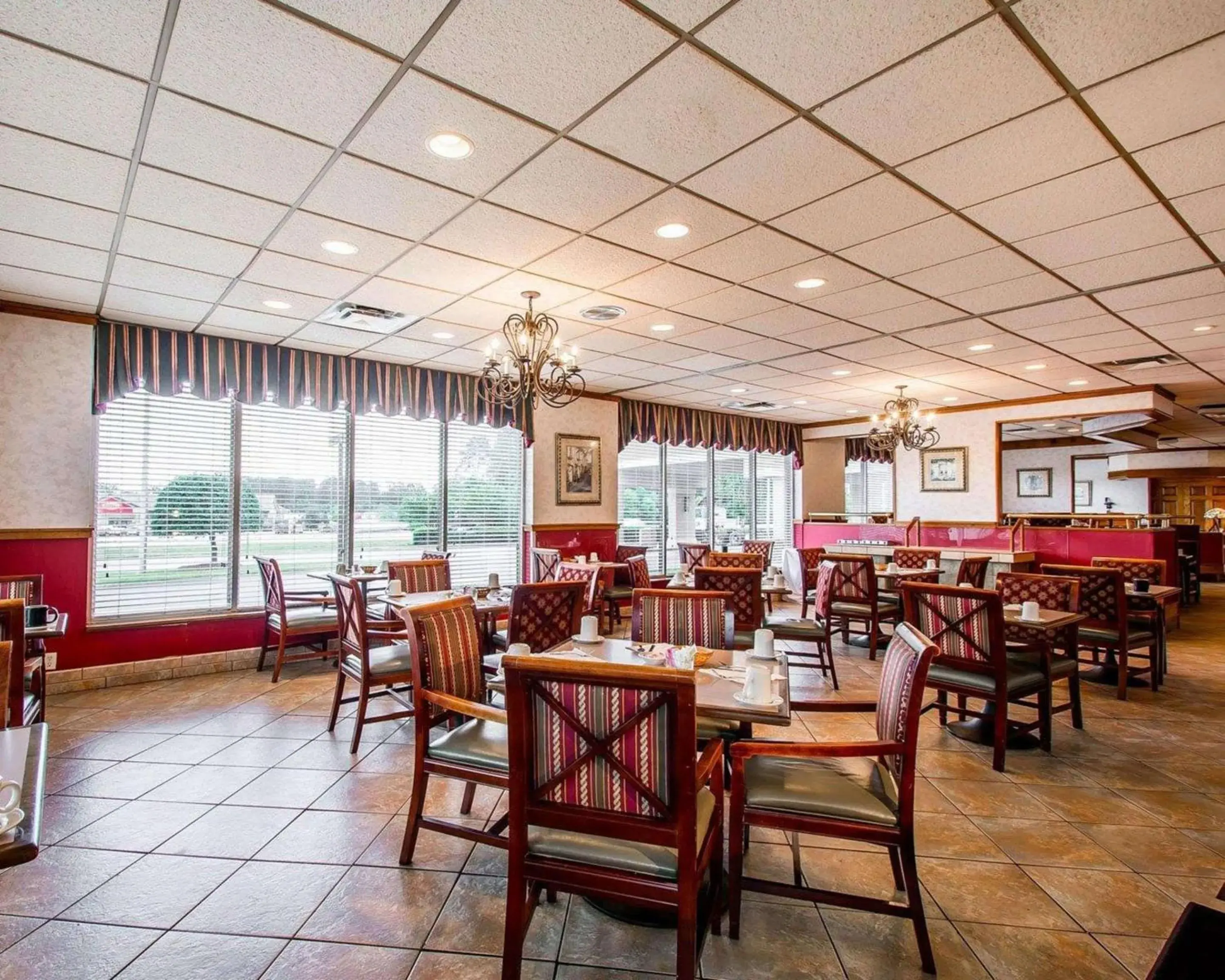 Restaurant/Places to Eat in Clarion Inn & Suites Dothan South