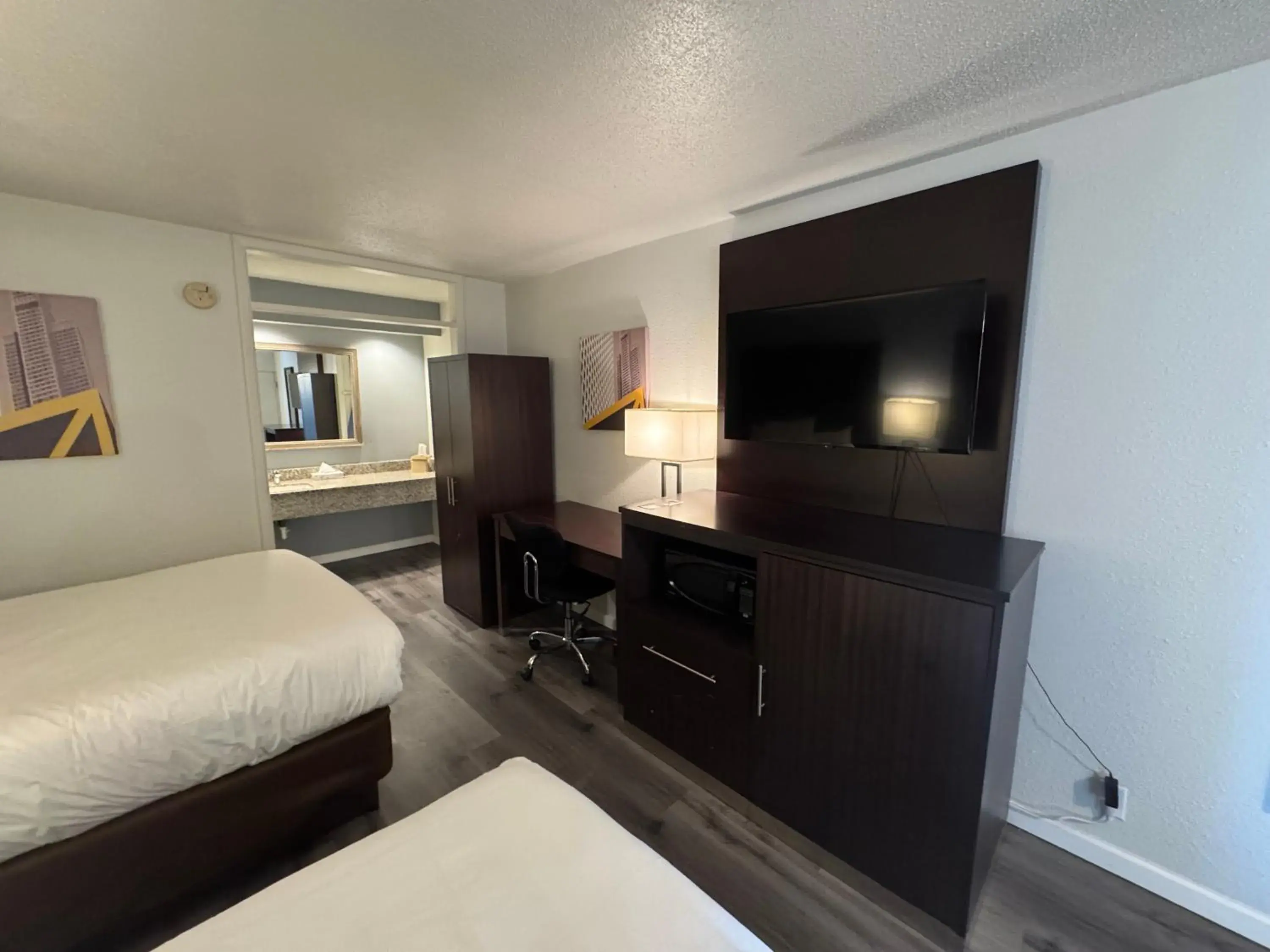 Bed in Clarion Inn & Suites Dothan South Bed in Clarion Inn & Suites Dothan South