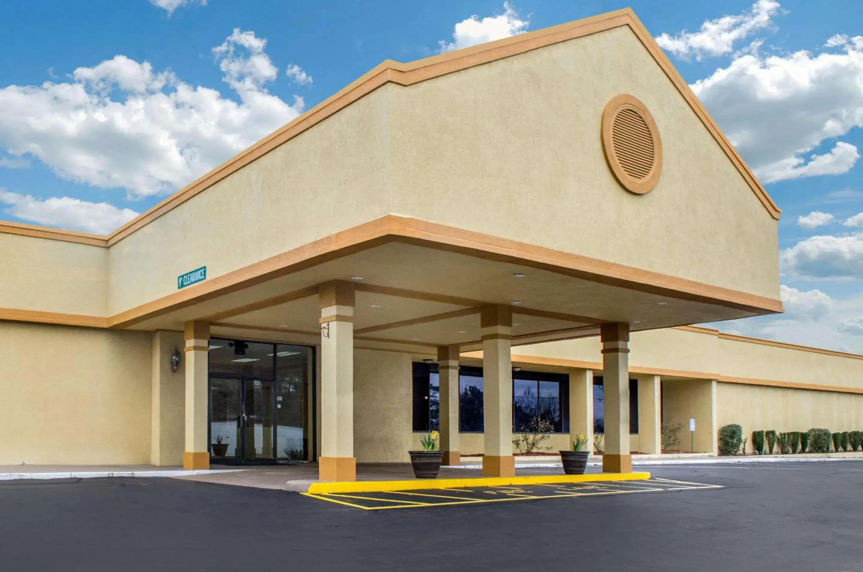 Property building in Quality Inn University Area Property building in Quality Inn University Area