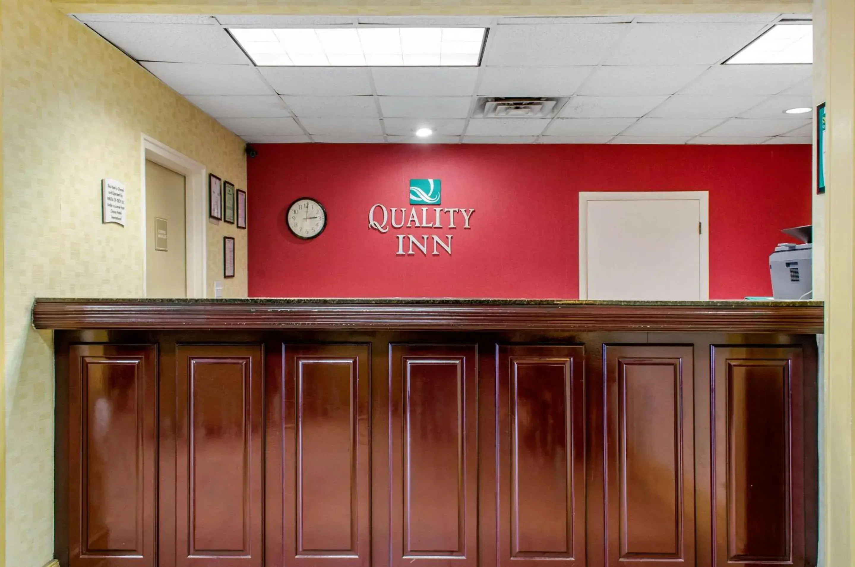 Lobby or reception in Quality Inn University Area Lobby or reception in Quality Inn University Area