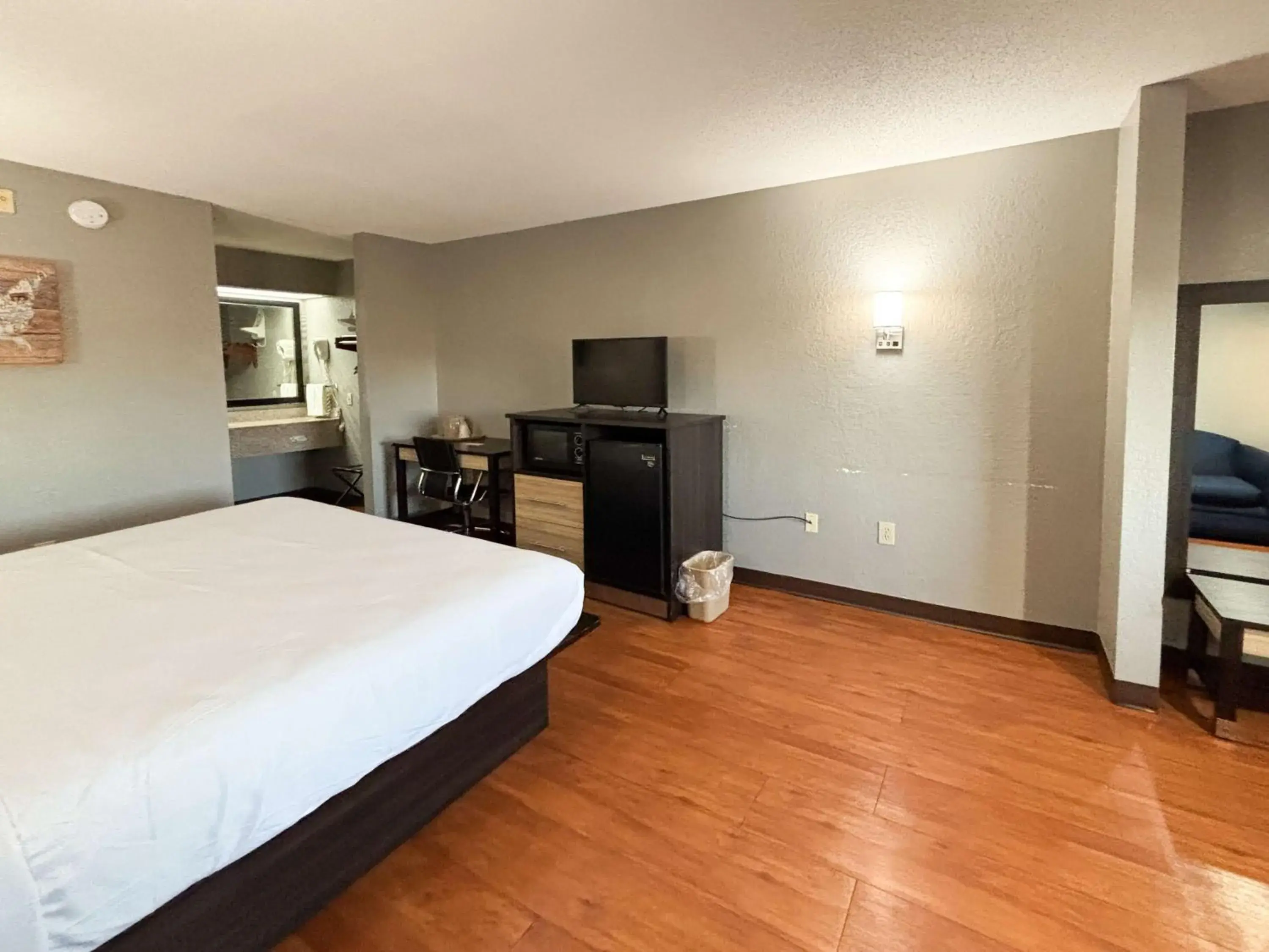 Bedroom, Bed in Motel 6 Prattville AL Bedroom, Bed in Motel 6 Prattville AL