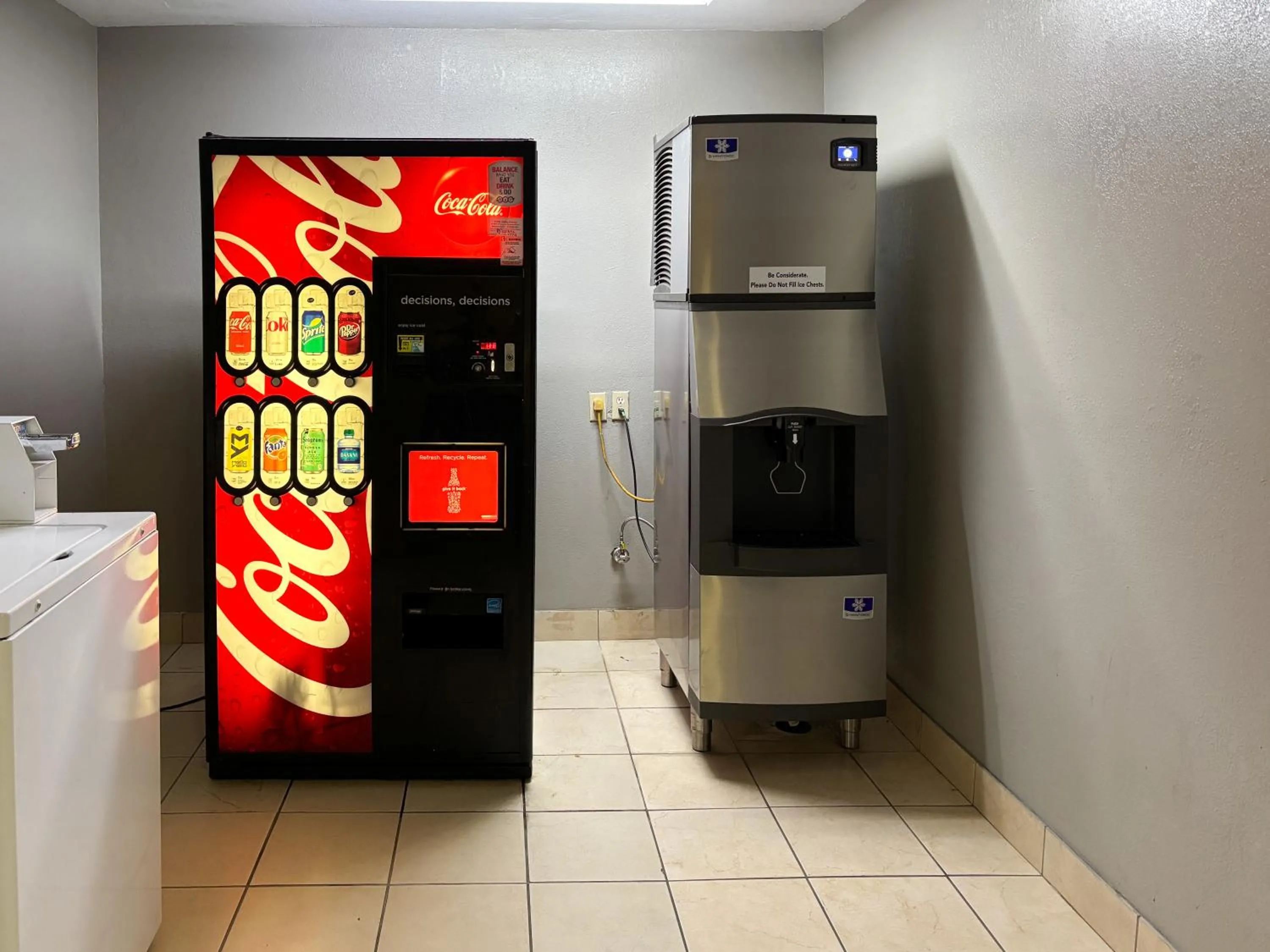 vending machine in Econo Lodge - Prattville