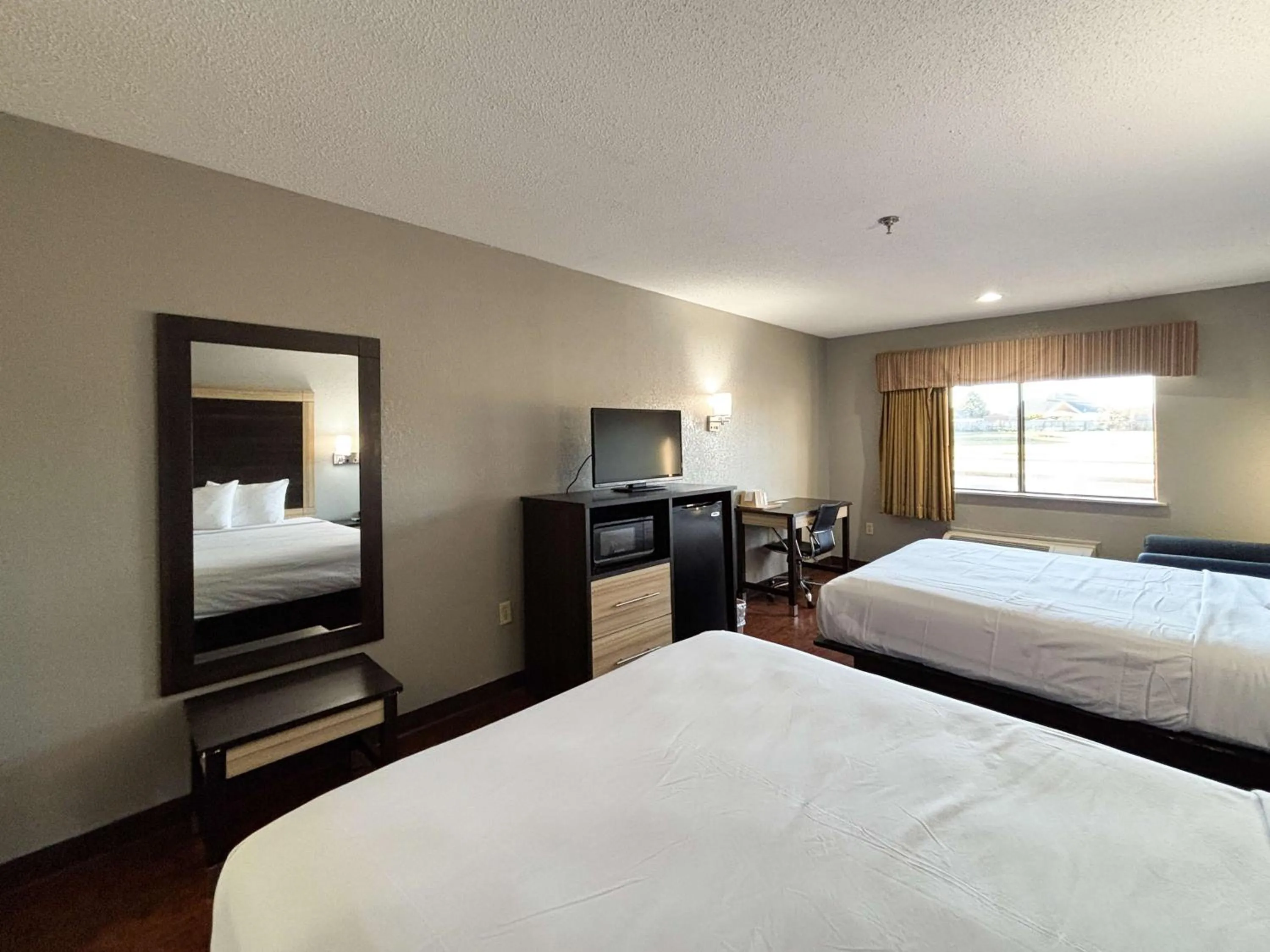 Bedroom, Bed in Econo Lodge - Prattville