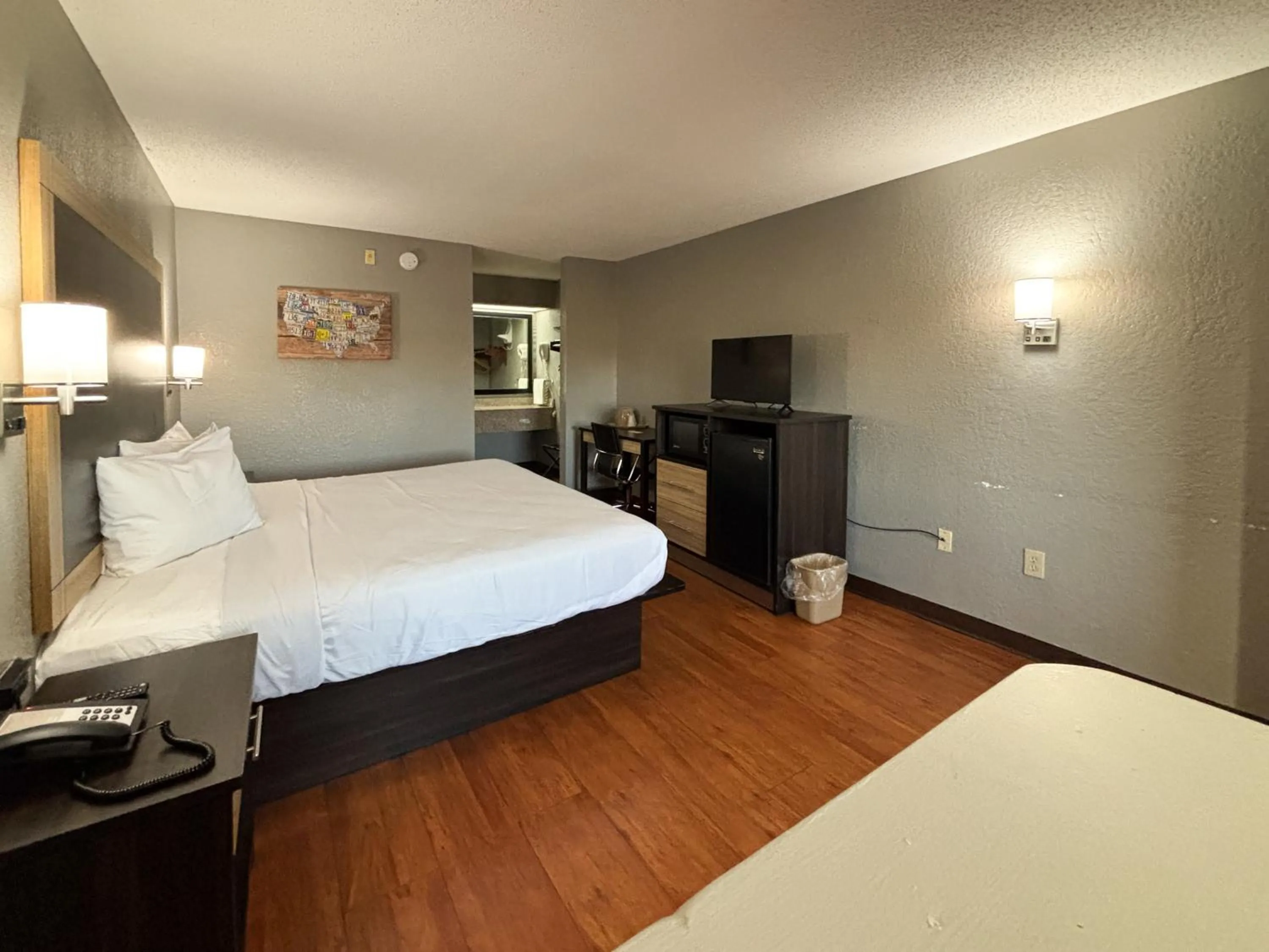 Photo of the whole room, Bed in Econo Lodge - Prattville