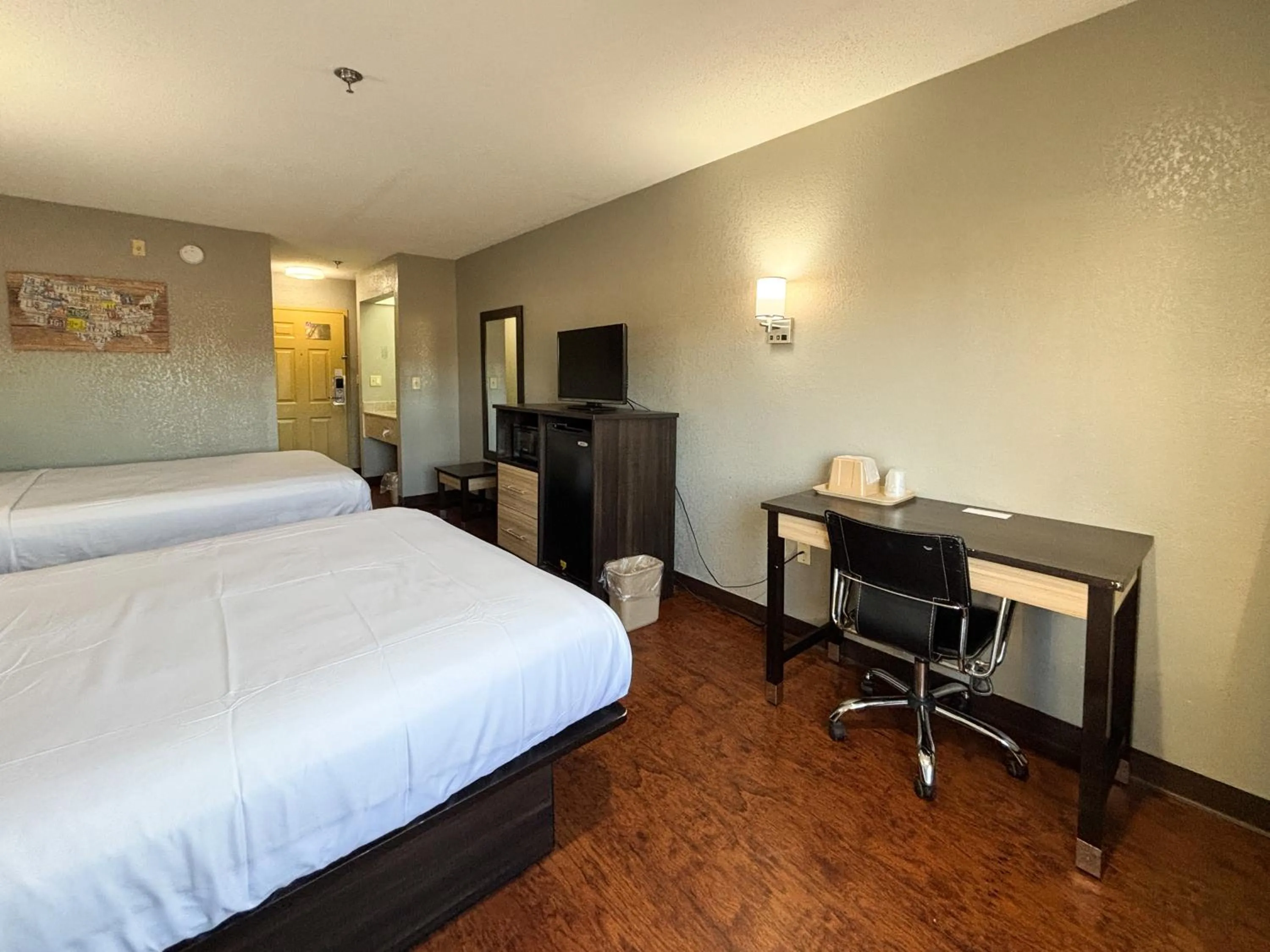 Photo of the whole room, Bed in Econo Lodge - Prattville