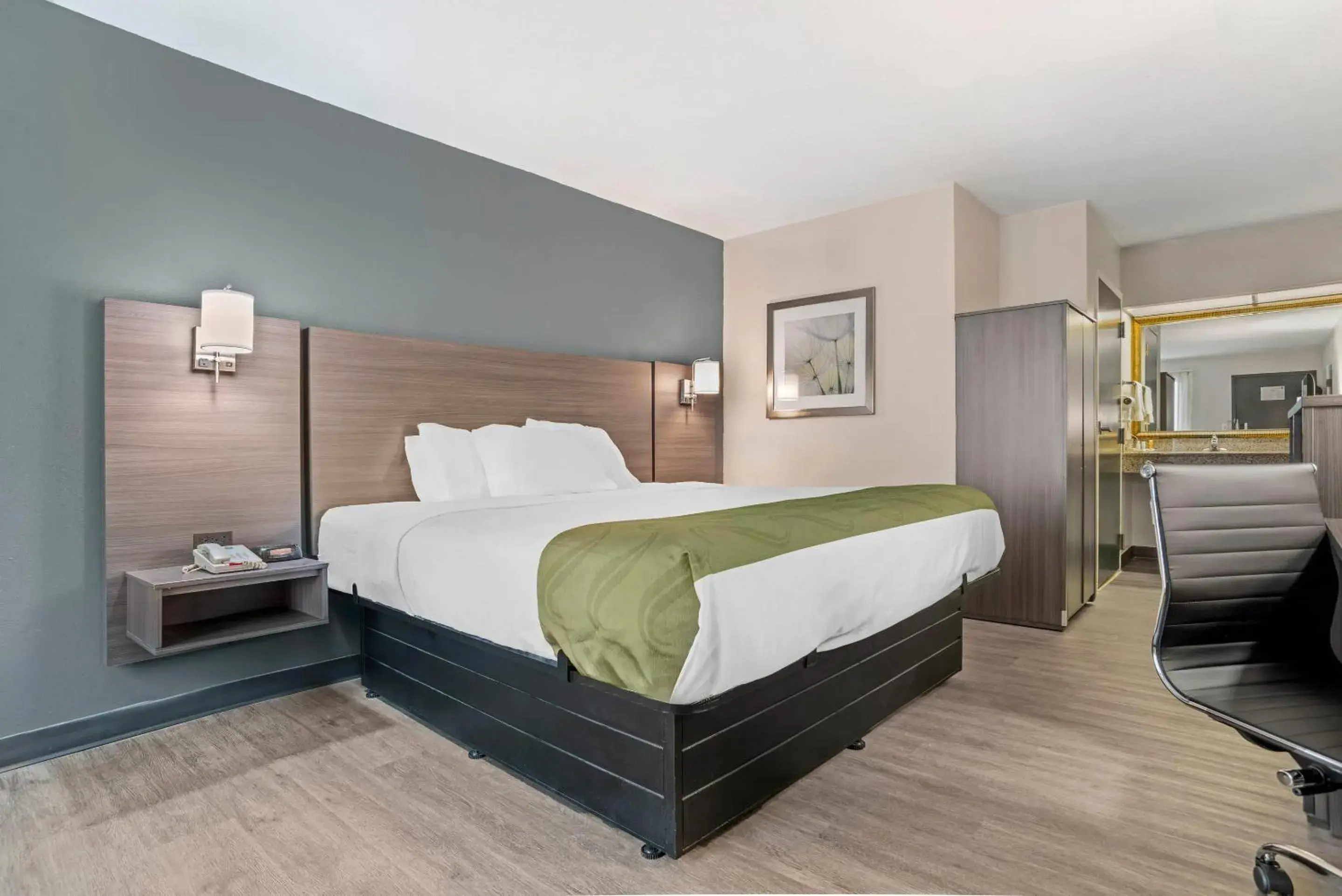 Bedroom, Bed in Quality Inn Foley - Gulf Shores North Bedroom, Bed in Quality Inn Foley - Gulf Shores North