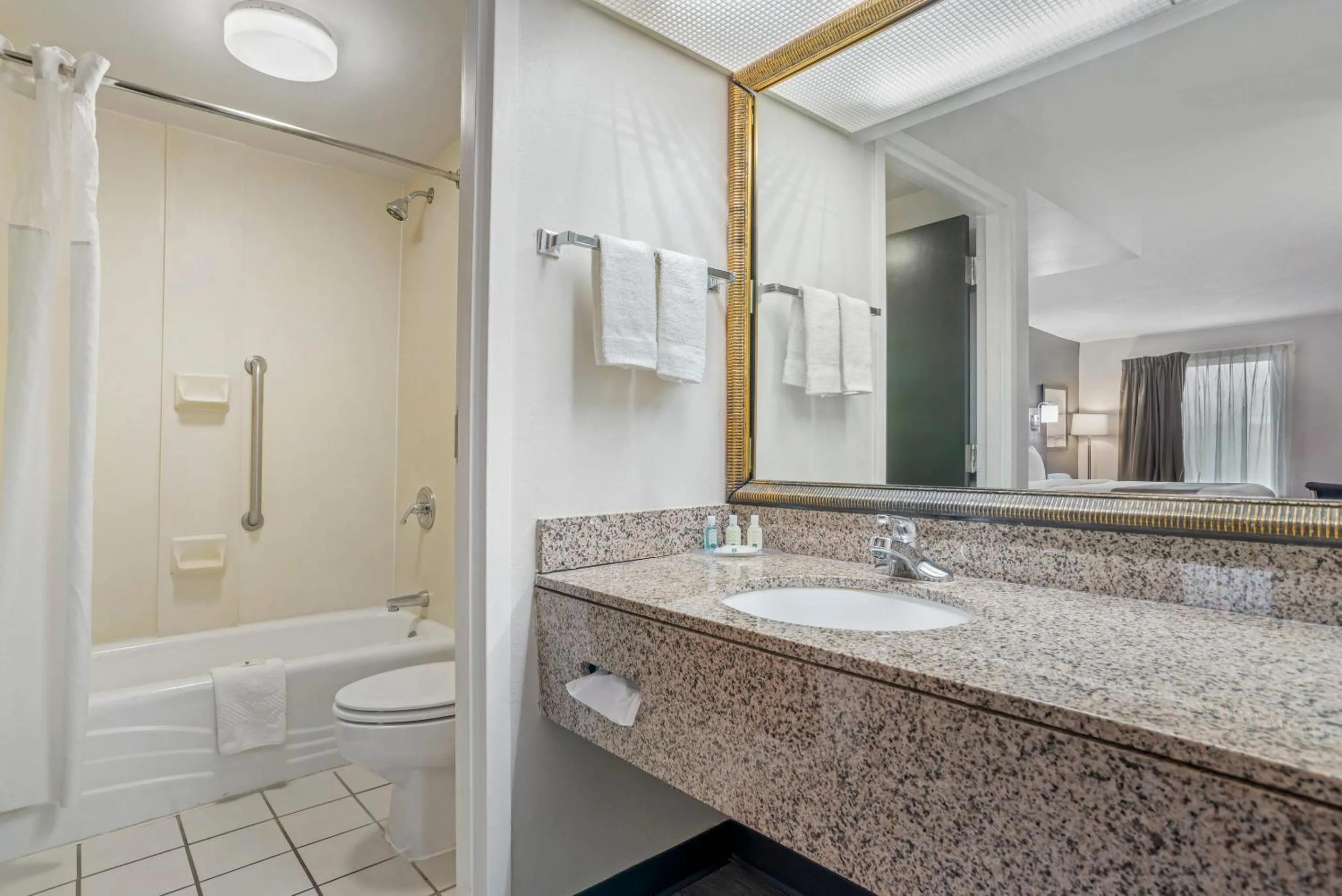 Bedroom in Quality Inn Foley - Gulf Shores North