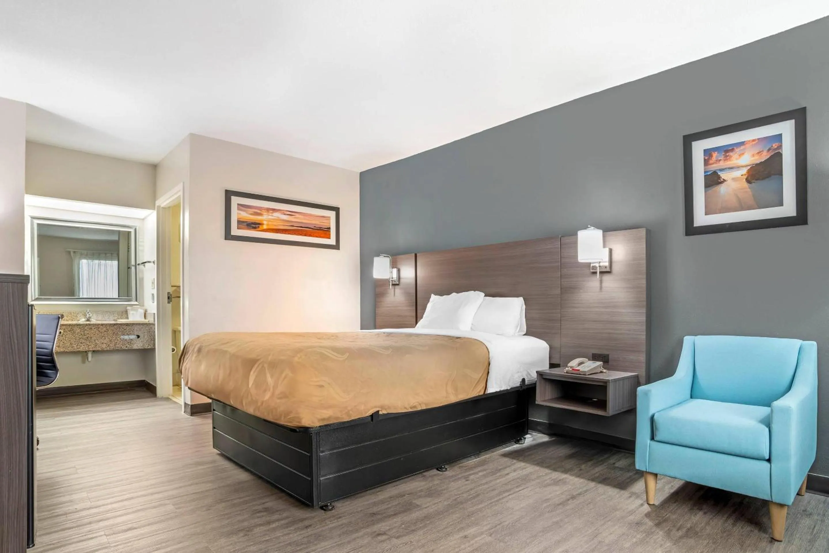 Bedroom, Bed in Quality Inn Foley - Gulf Shores North