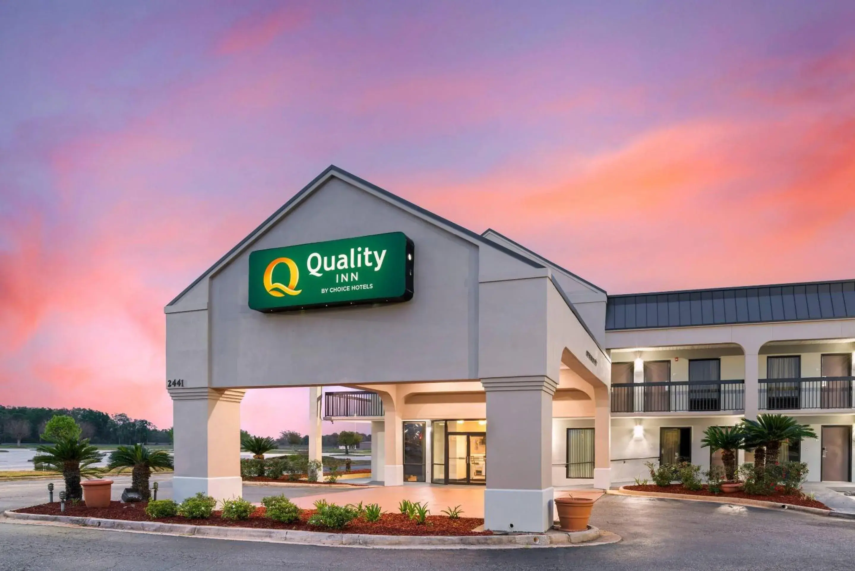 Property building in Quality Inn Foley - Gulf Shores North Property building in Quality Inn Foley - Gulf Shores North