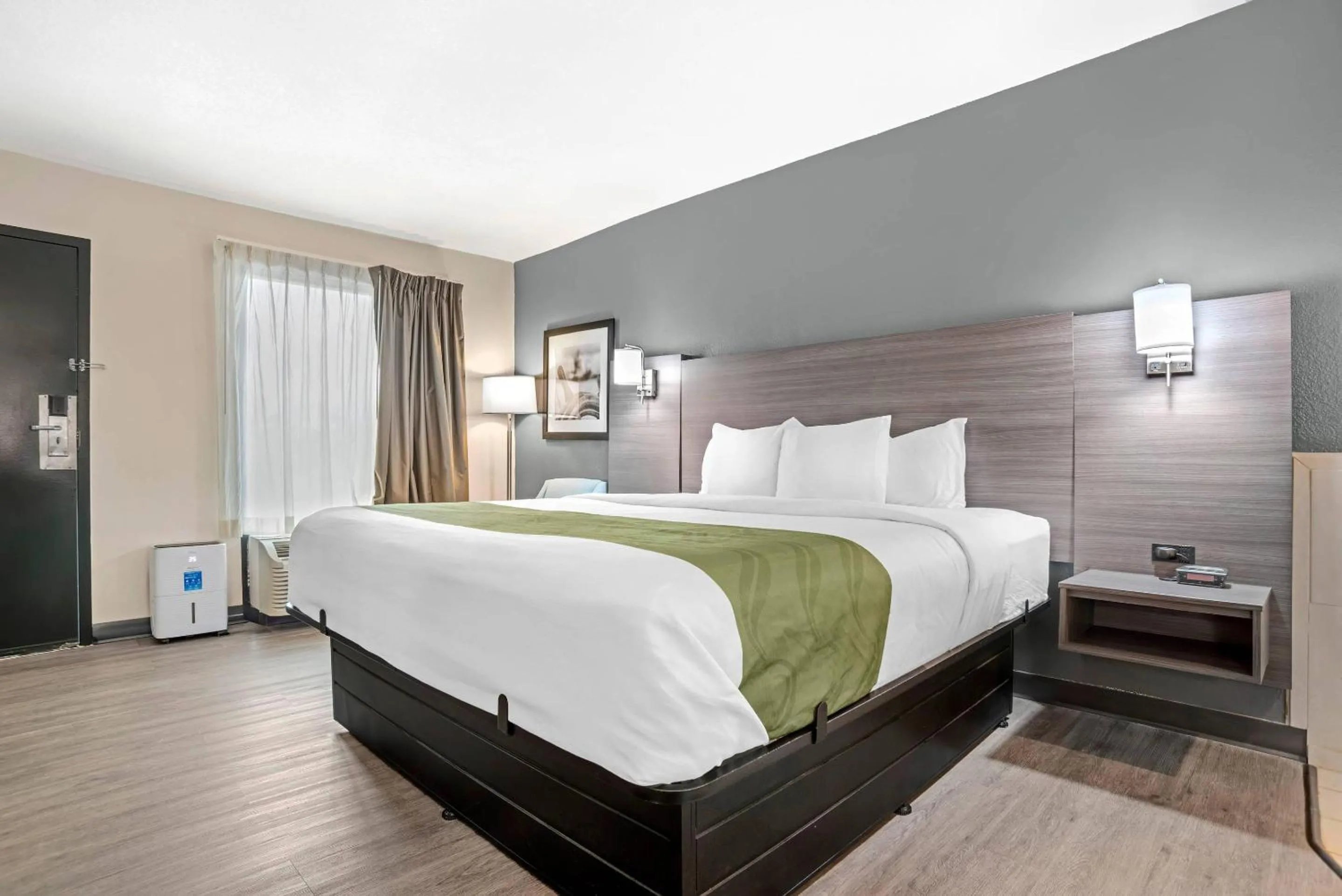 Bedroom, Bed in Quality Inn Foley - Gulf Shores North