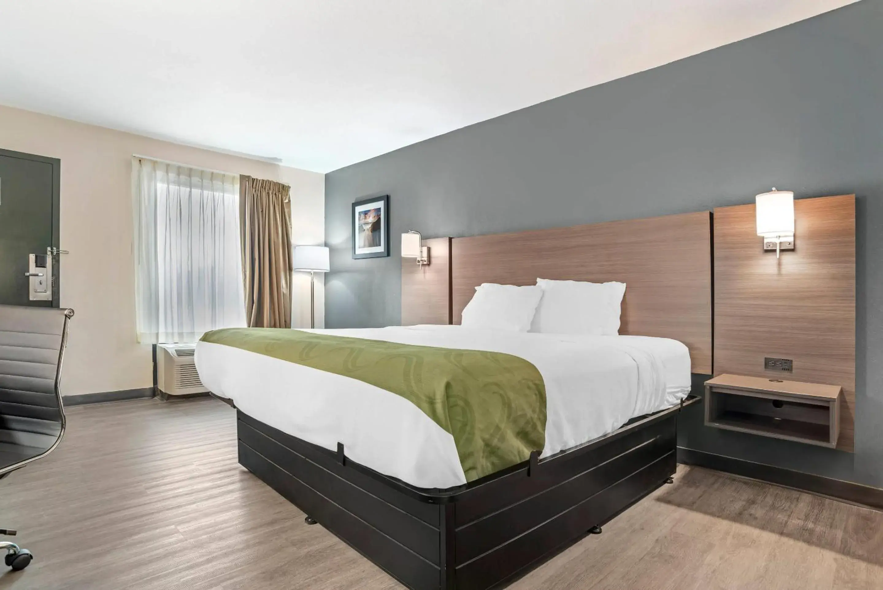 Bedroom, Bed in Quality Inn Foley - Gulf Shores North Bedroom, Bed in Quality Inn Foley - Gulf Shores North