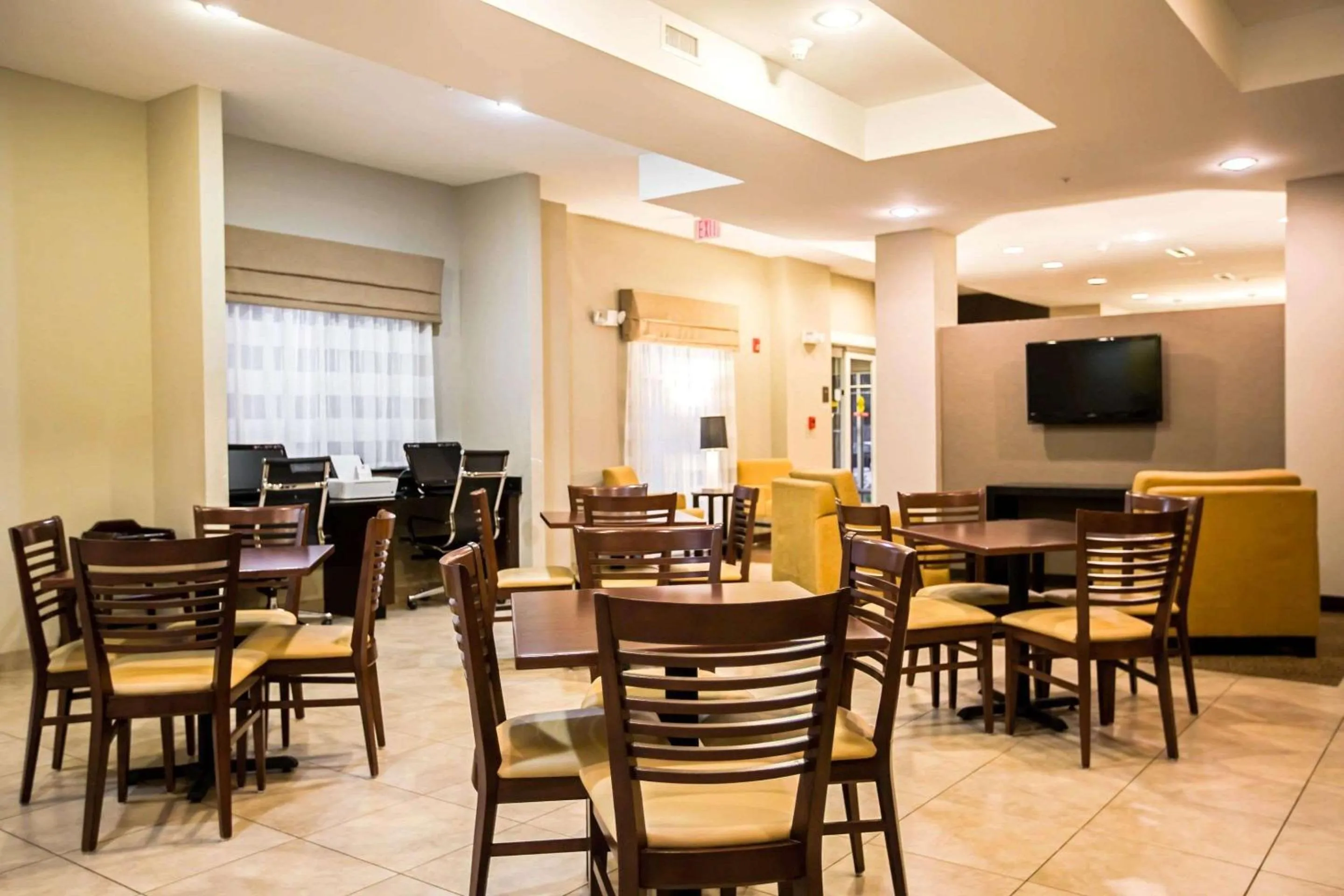Restaurant/places to eat in Sleep Inn & Suites Marion - Military Institute