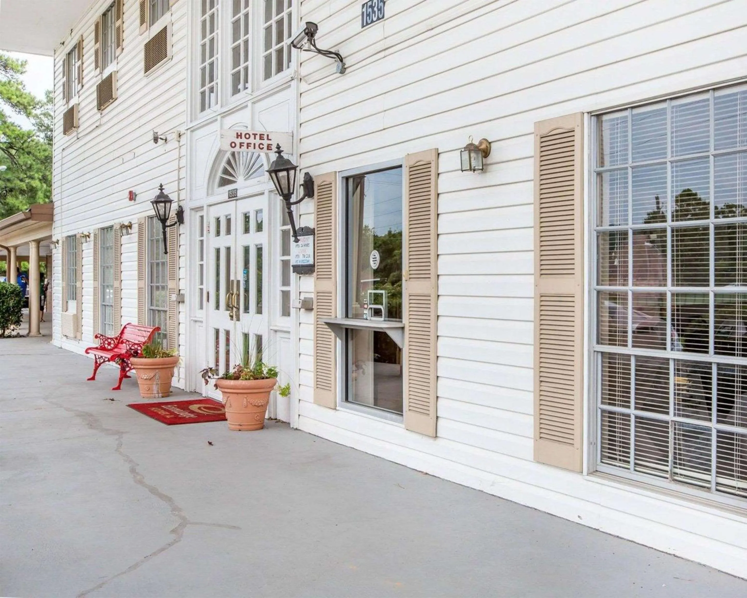 Property building in Econo Lodge Birmingham - Hoover