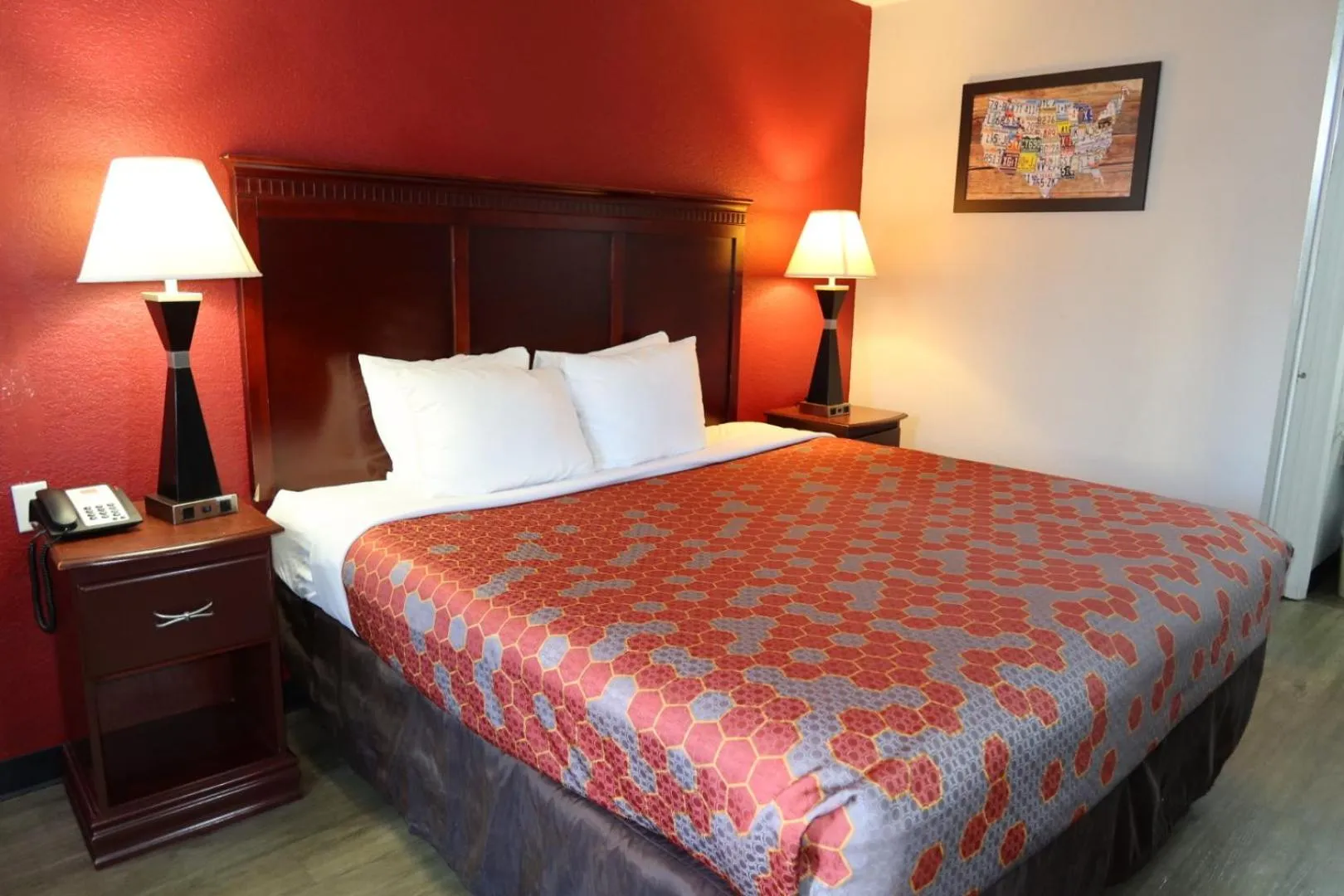 Bedroom, Bed in Econo Lodge Inn & Suites Evergreen