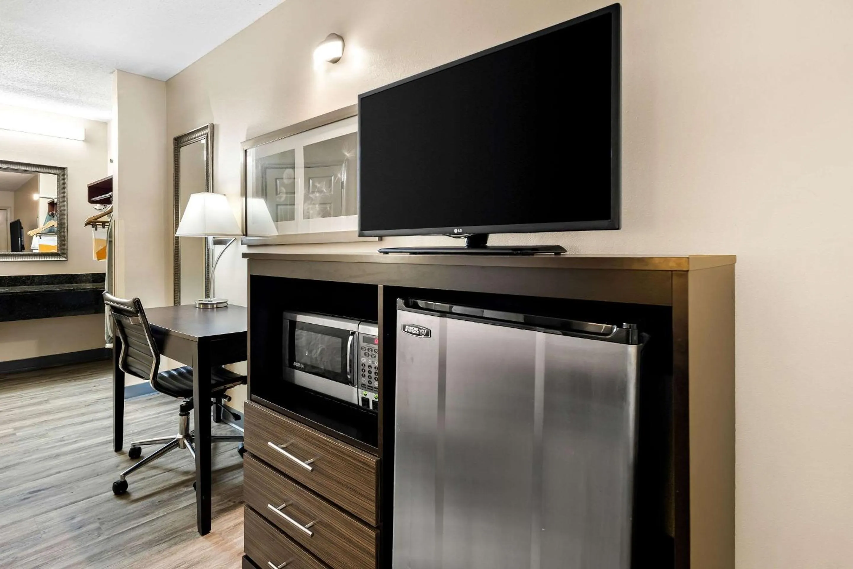 Bedroom in Quality Inn Decatur River City