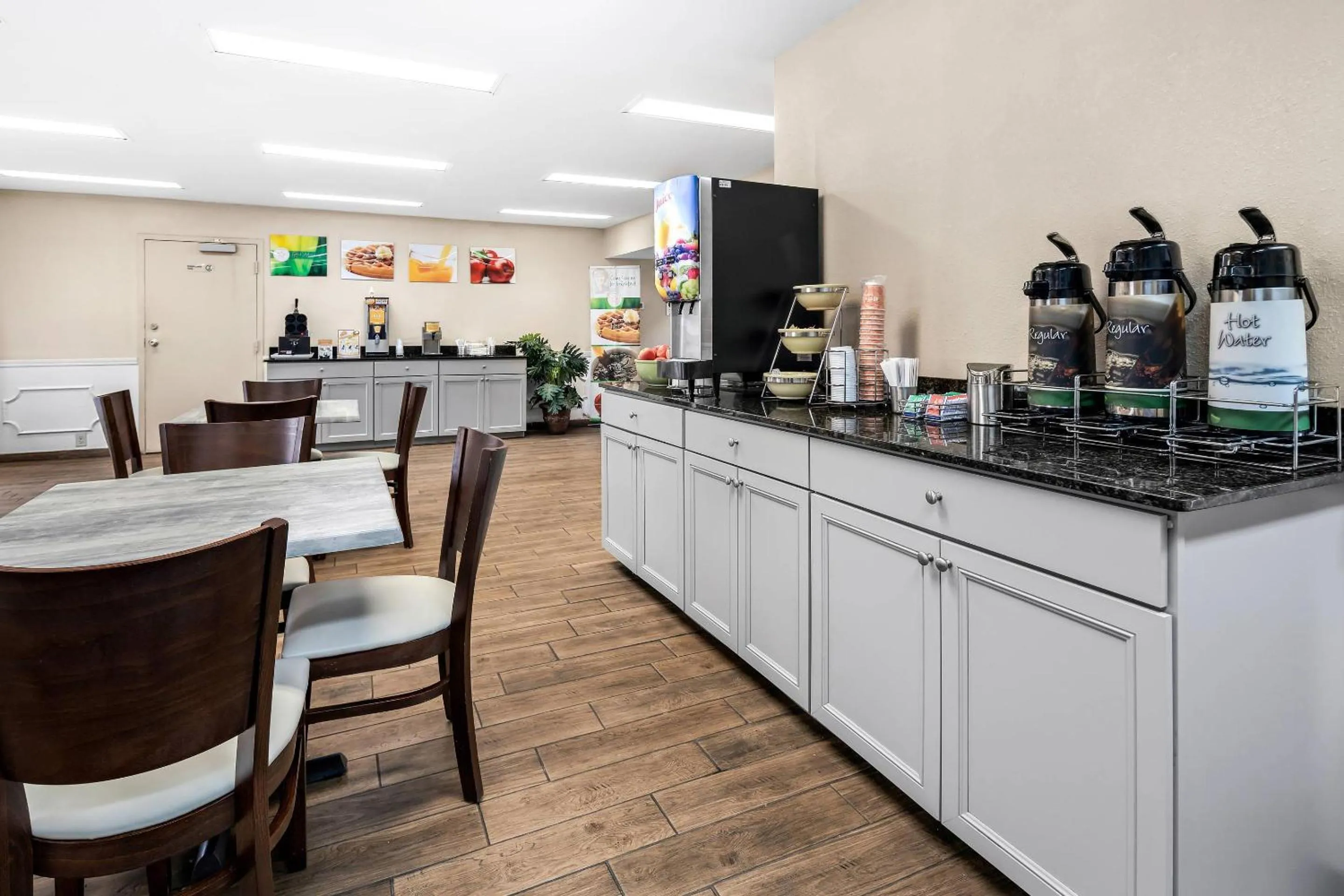 Breakfast in Quality Inn Decatur River City