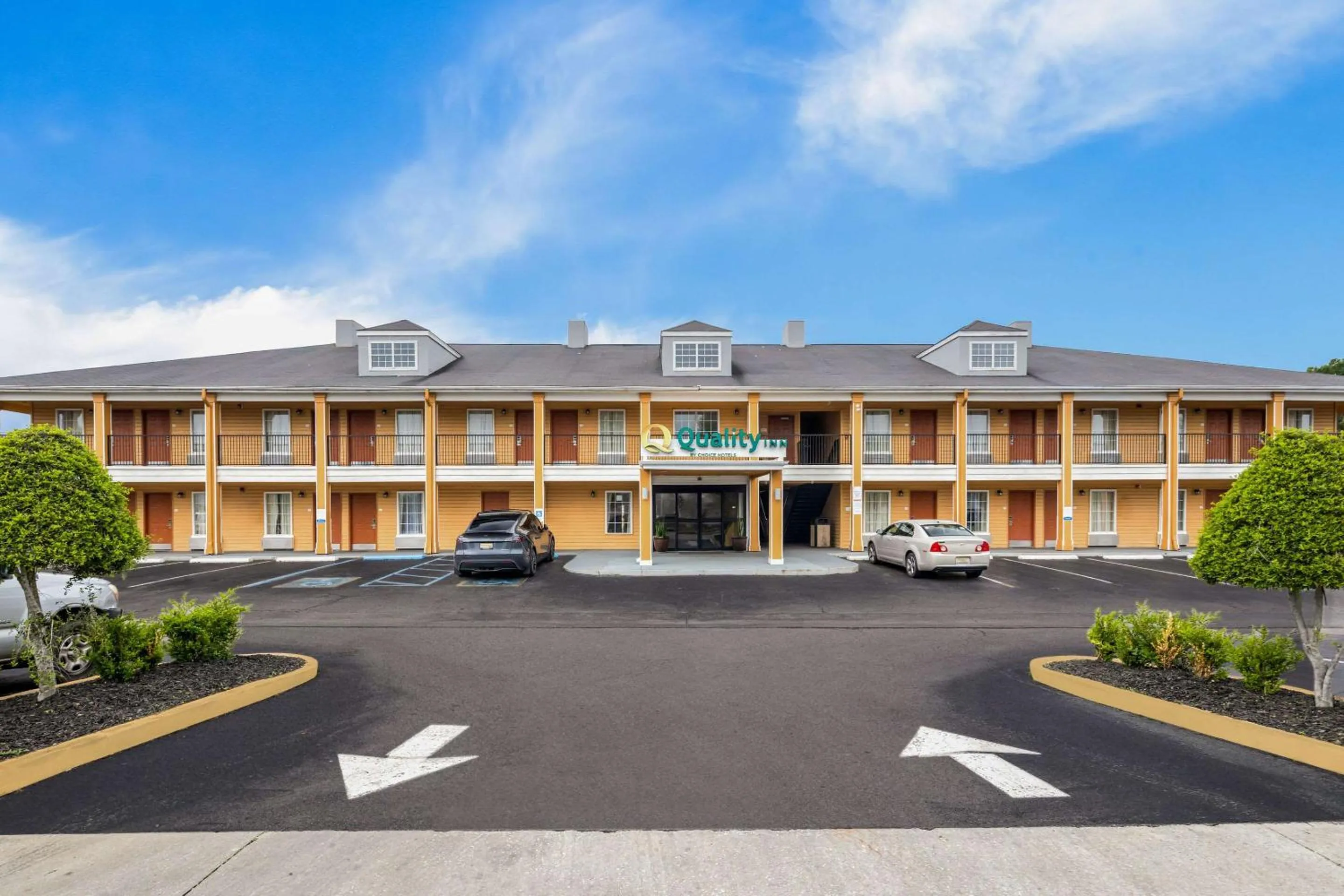 Property building in Quality Inn Decatur River City