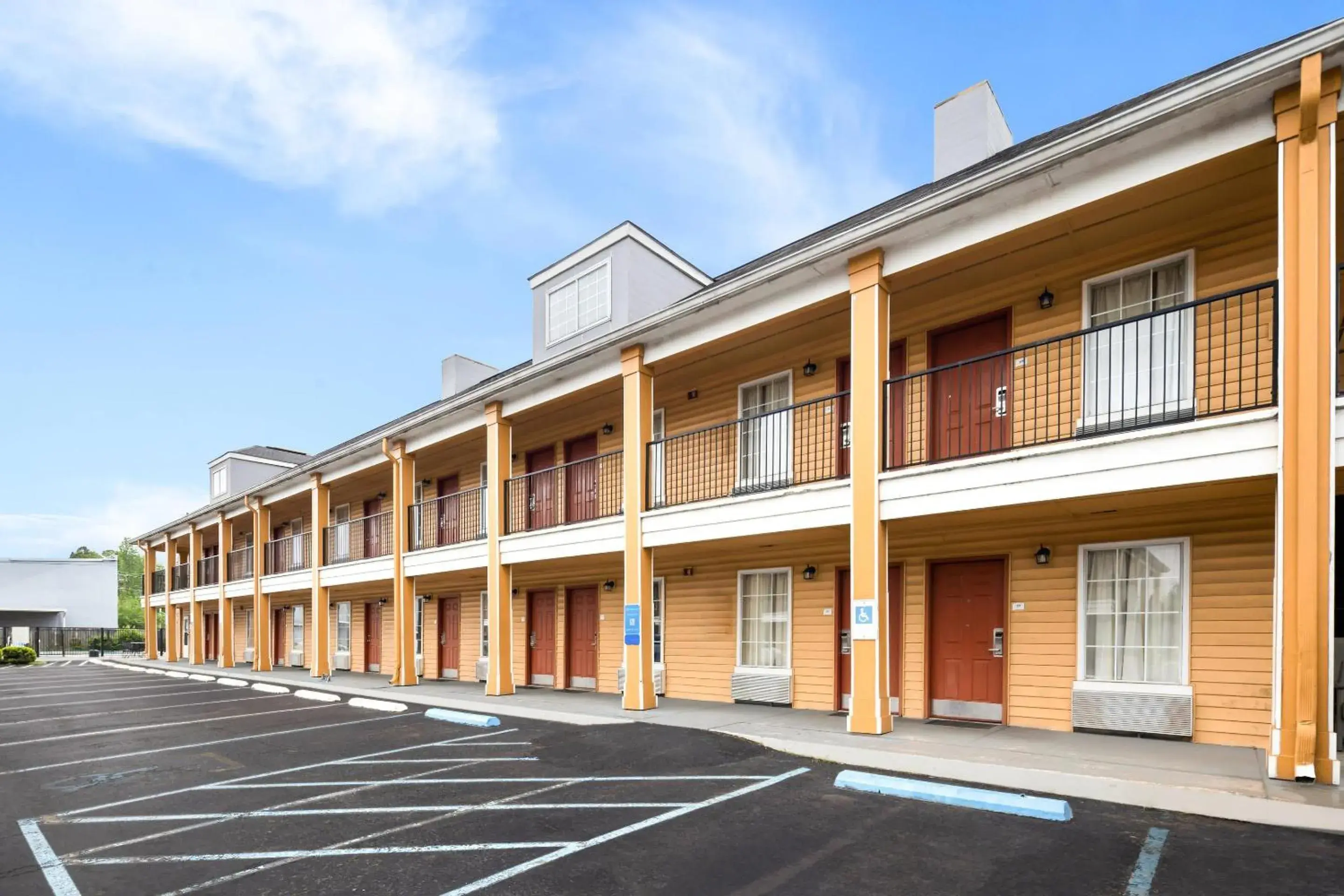 Property building in Quality Inn Decatur River City Property building in Quality Inn Decatur River City