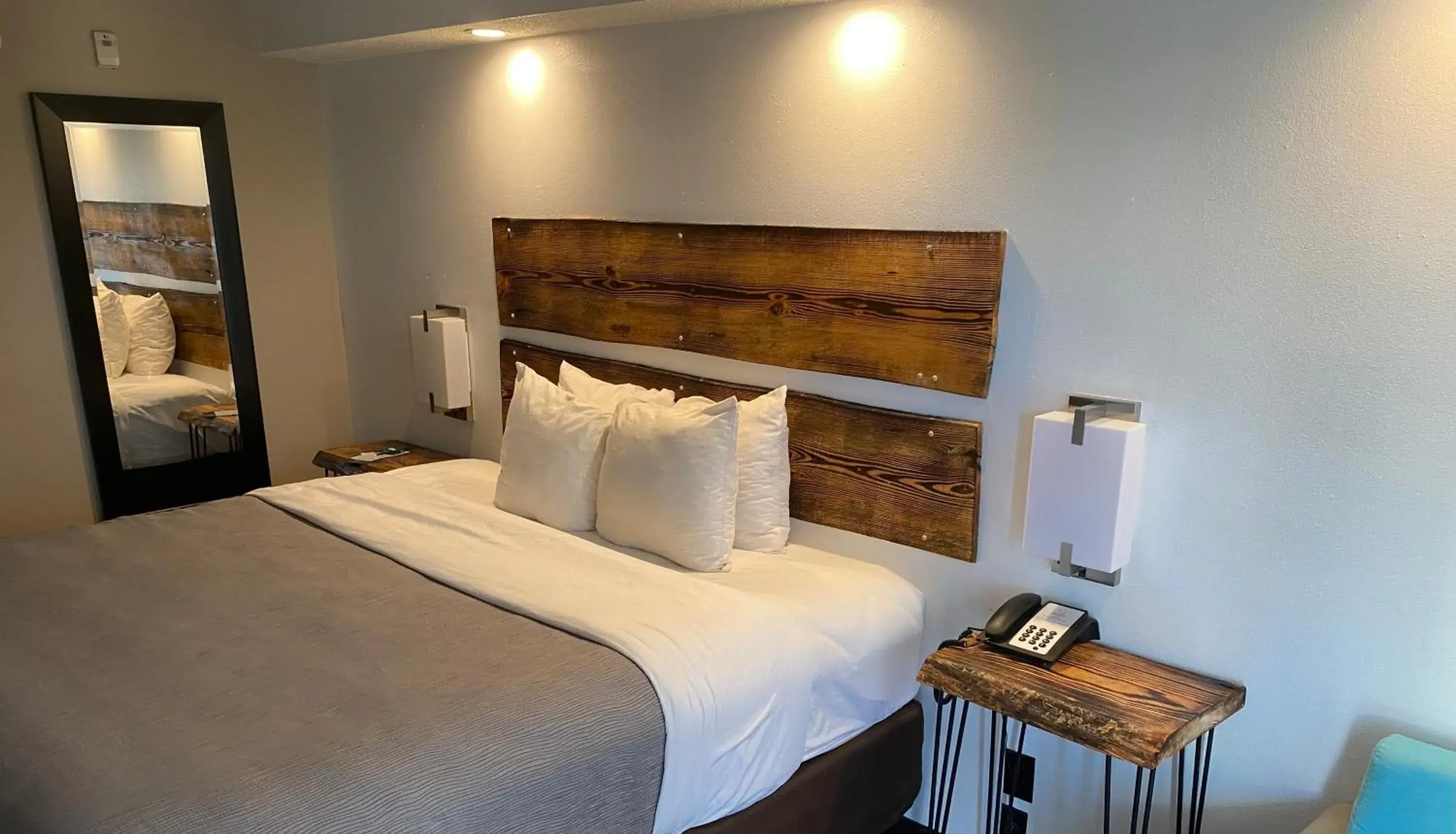 Bedroom in Boutique Style Quality Inn Oxford Anniston I-20 Bedroom in Boutique Style Quality Inn Oxford Anniston I-20