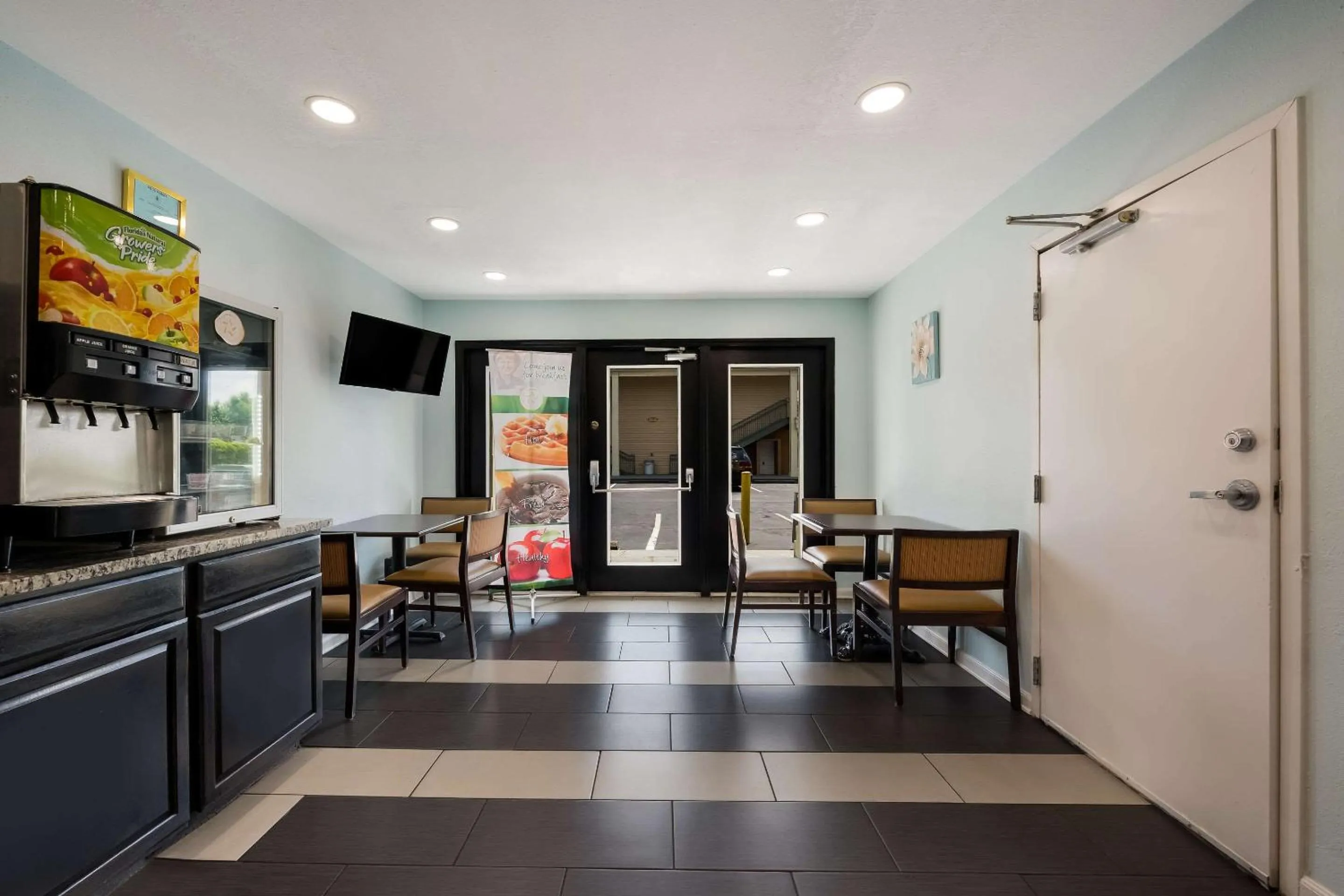 Breakfast in Boutique Style Quality Inn Oxford Anniston I-20