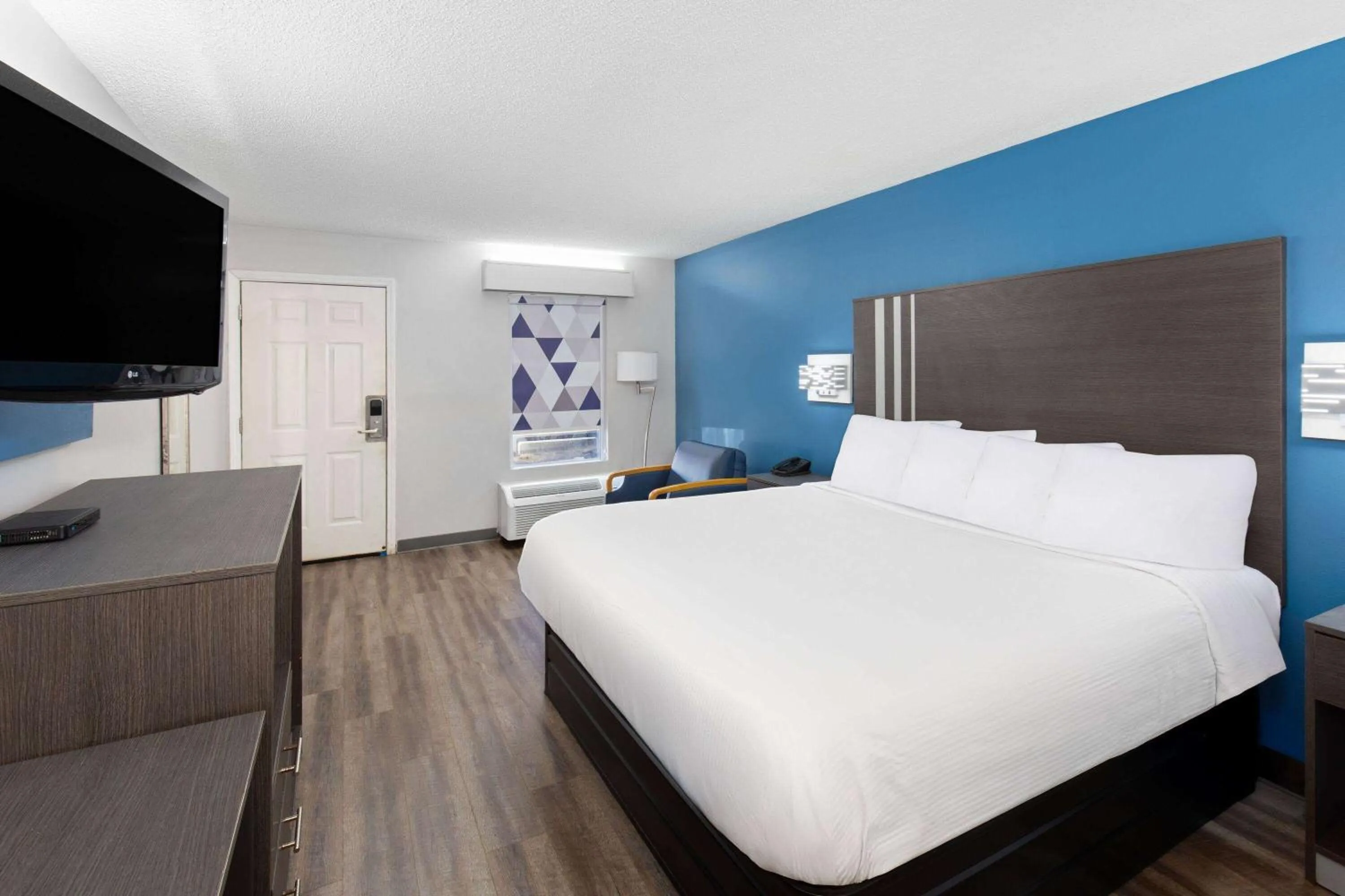 Photo of the whole room, Bed in Baymont by Wyndham Selma
