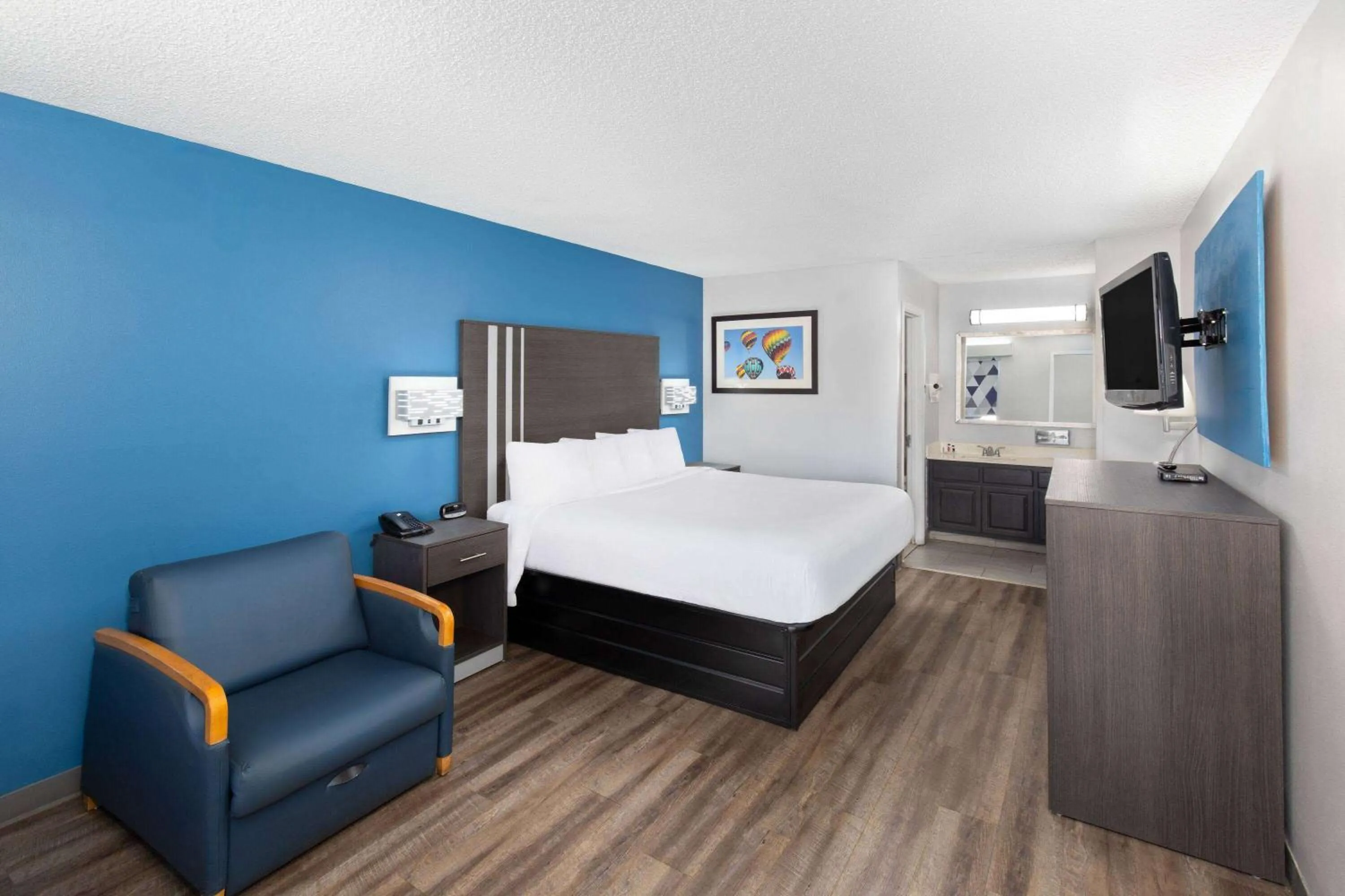 Photo of the whole room, Bed in Baymont by Wyndham Selma